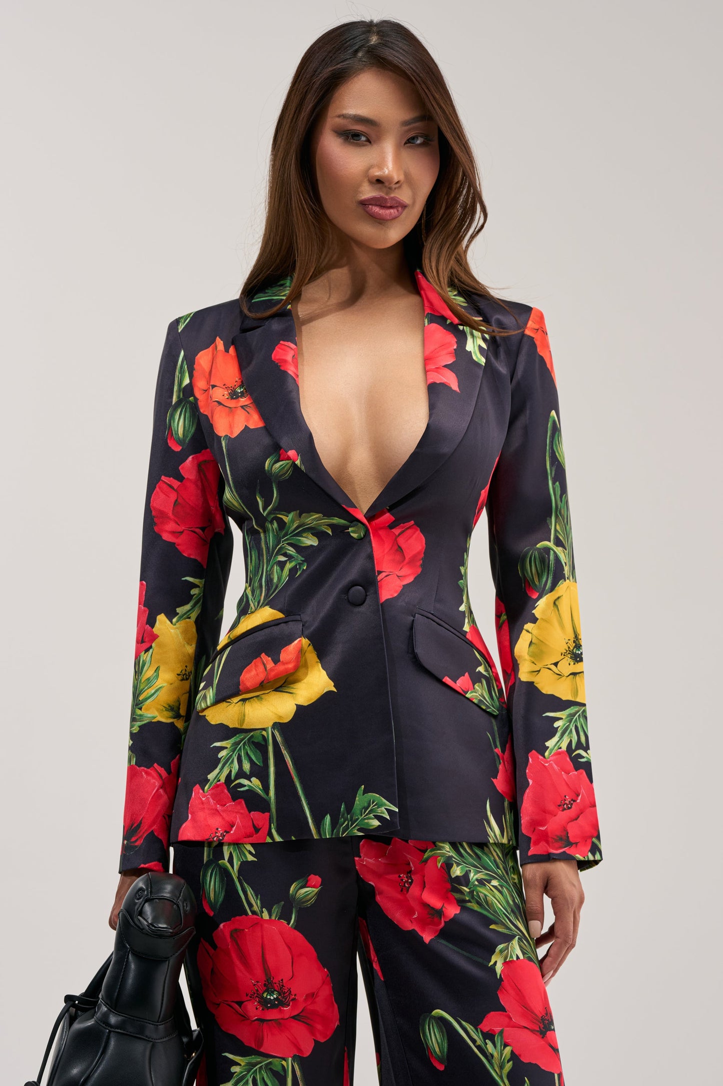 « Fleur Sauvage » — Blazer Satiné Fleuri, Noir et Rouge