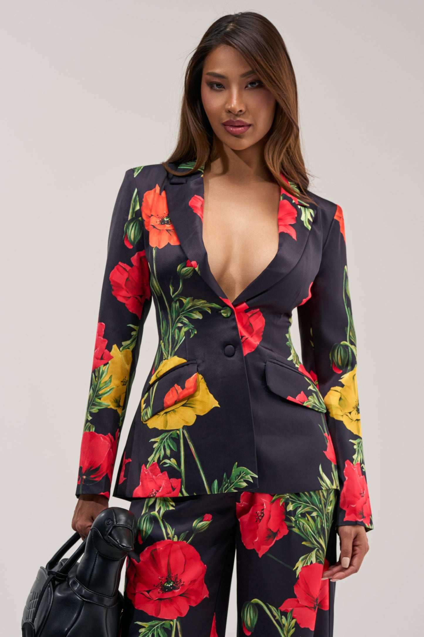« Fleur Sauvage » — Blazer Satiné Fleuri, Noir et Rouge
