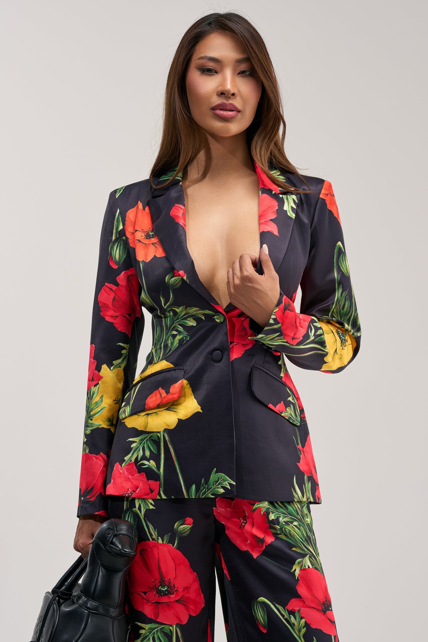 « Fleur Sauvage » — Blazer Satiné Fleuri, Noir et Rouge