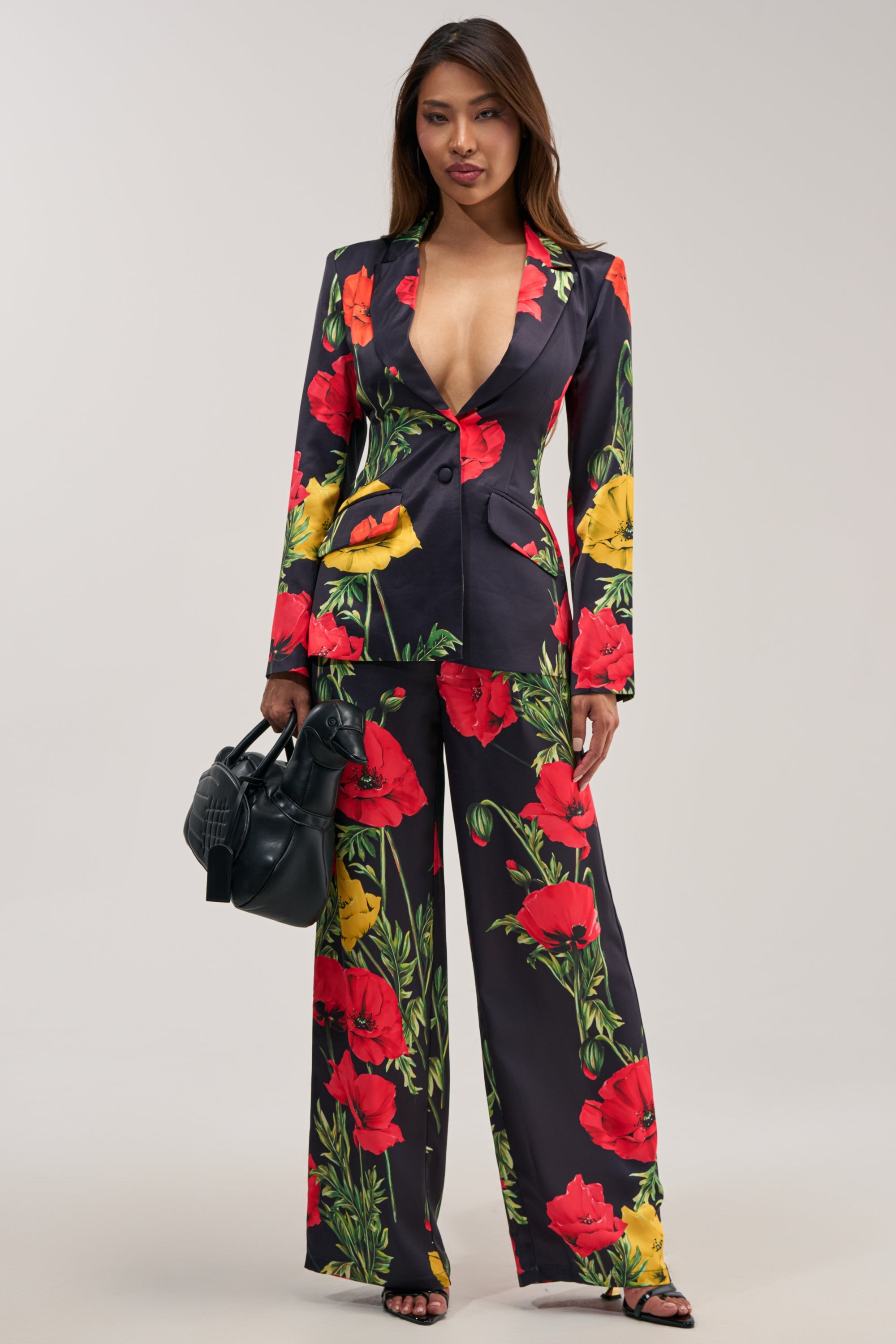« Fleur Sauvage » — Blazer Satiné Fleuri, Noir et Rouge