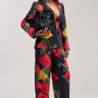 « Fleur Sauvage » — Blazer Satiné Fleuri, Noir et Rouge
