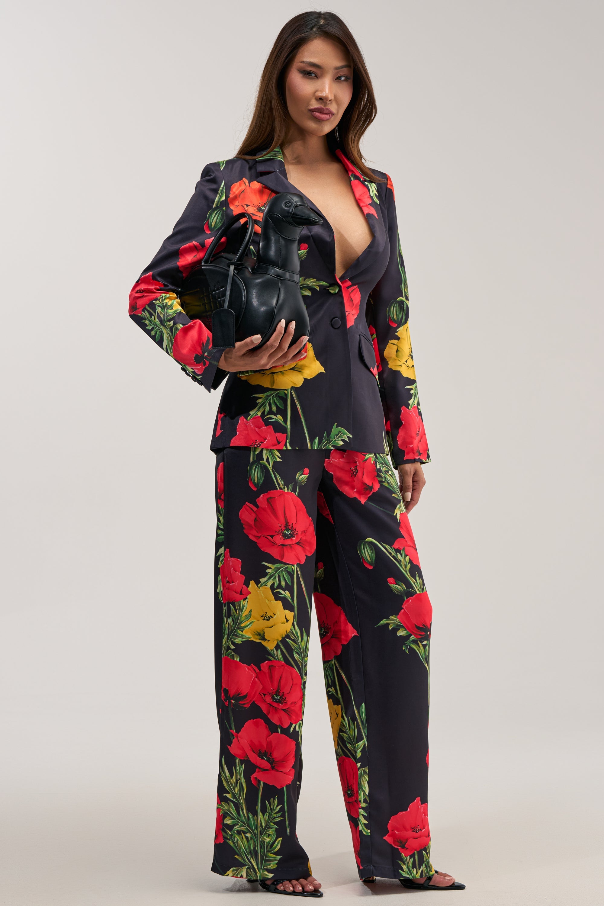 « Fleur Sauvage » — Blazer Satiné Fleuri, Noir et Rouge