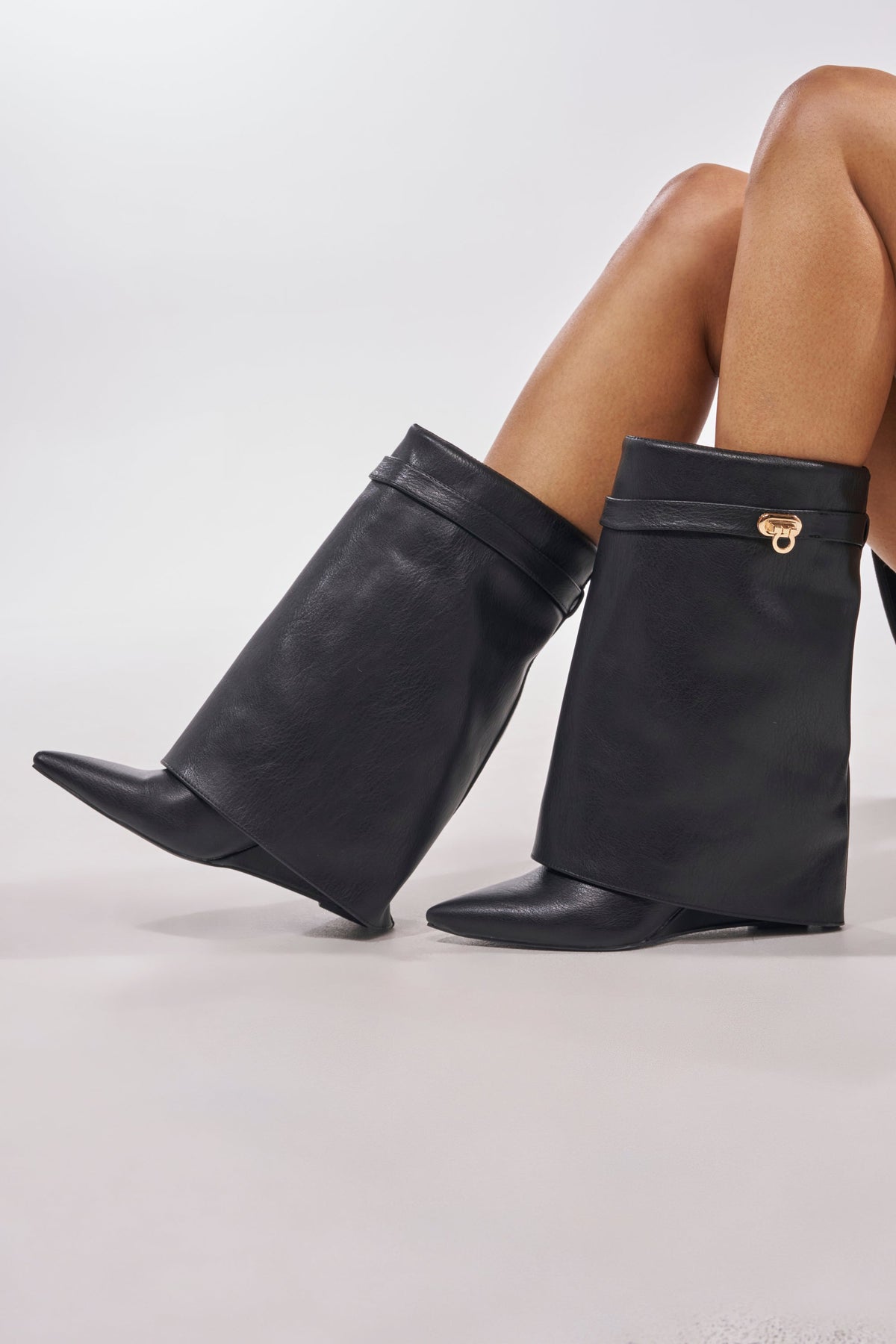 « Oasis » — Bottines compensées, Noir