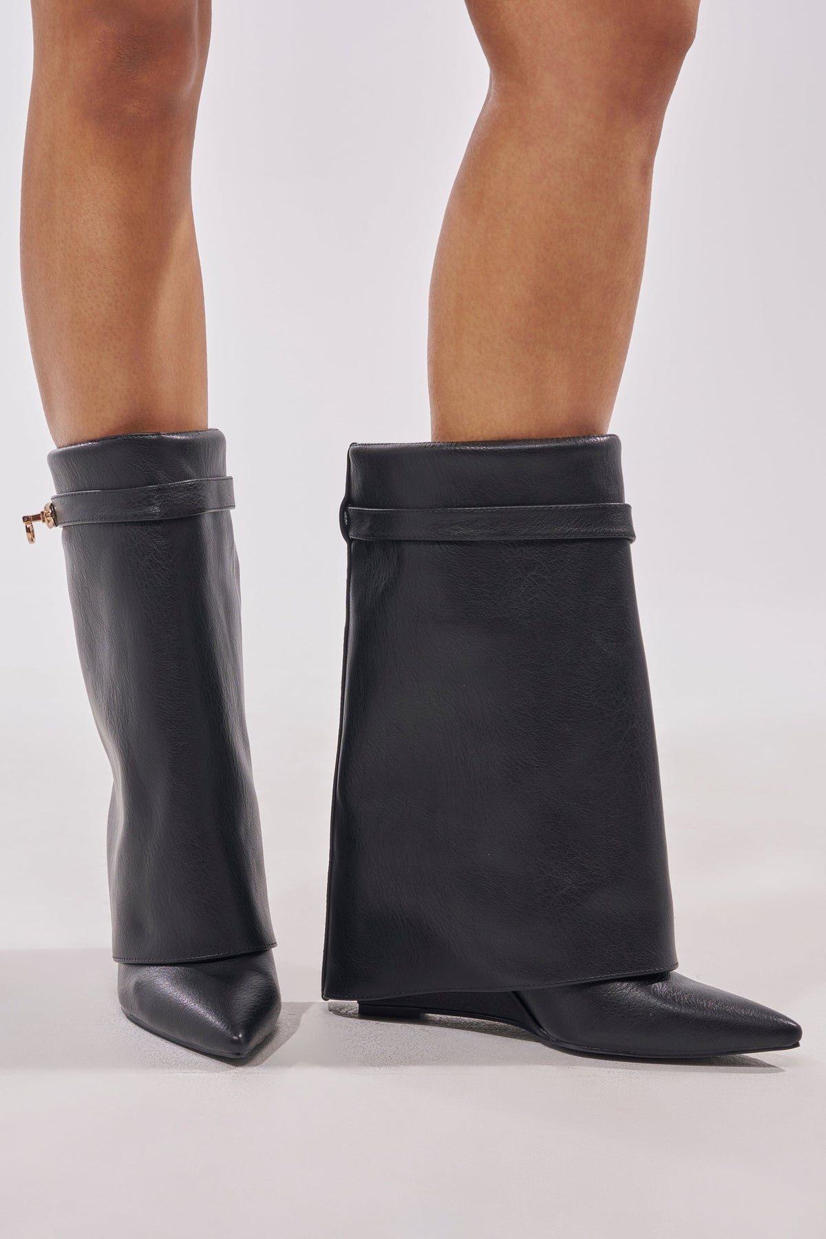 « Oasis » — Bottines compensées, Noir