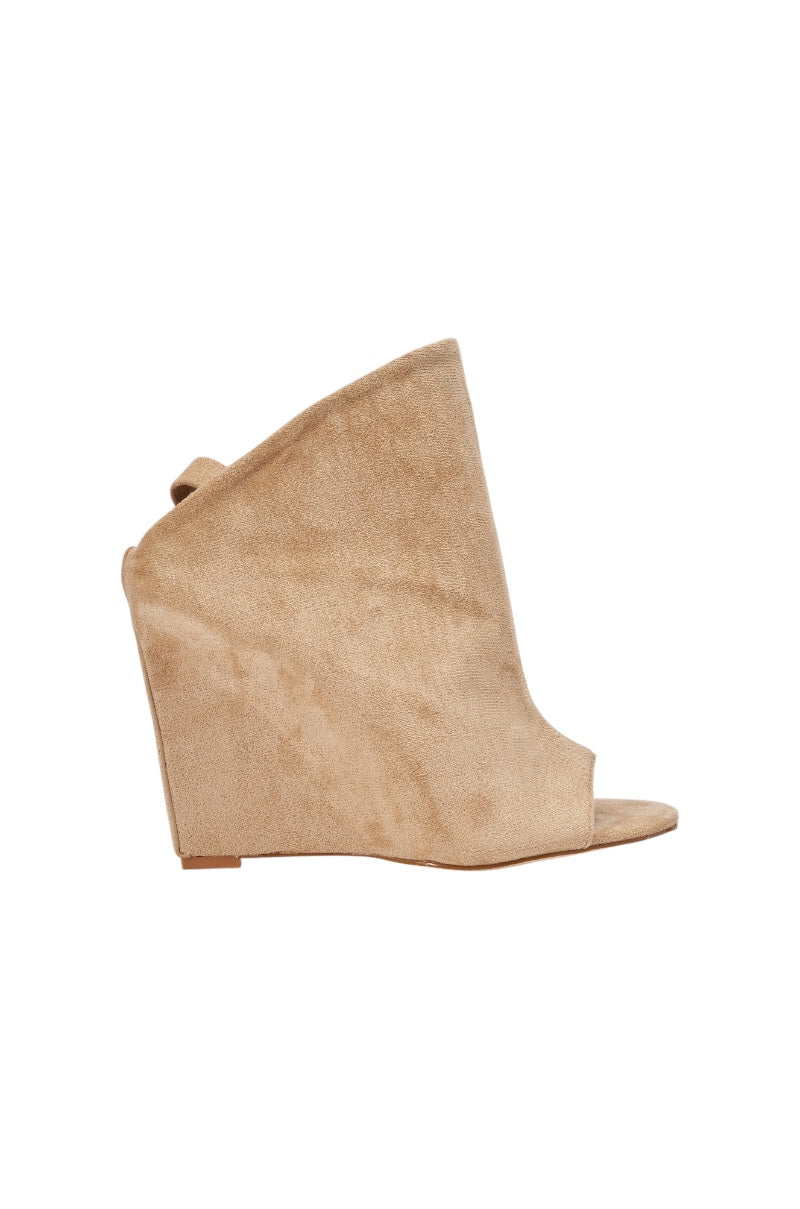 « Nova » — Bottines compensées, Beige
