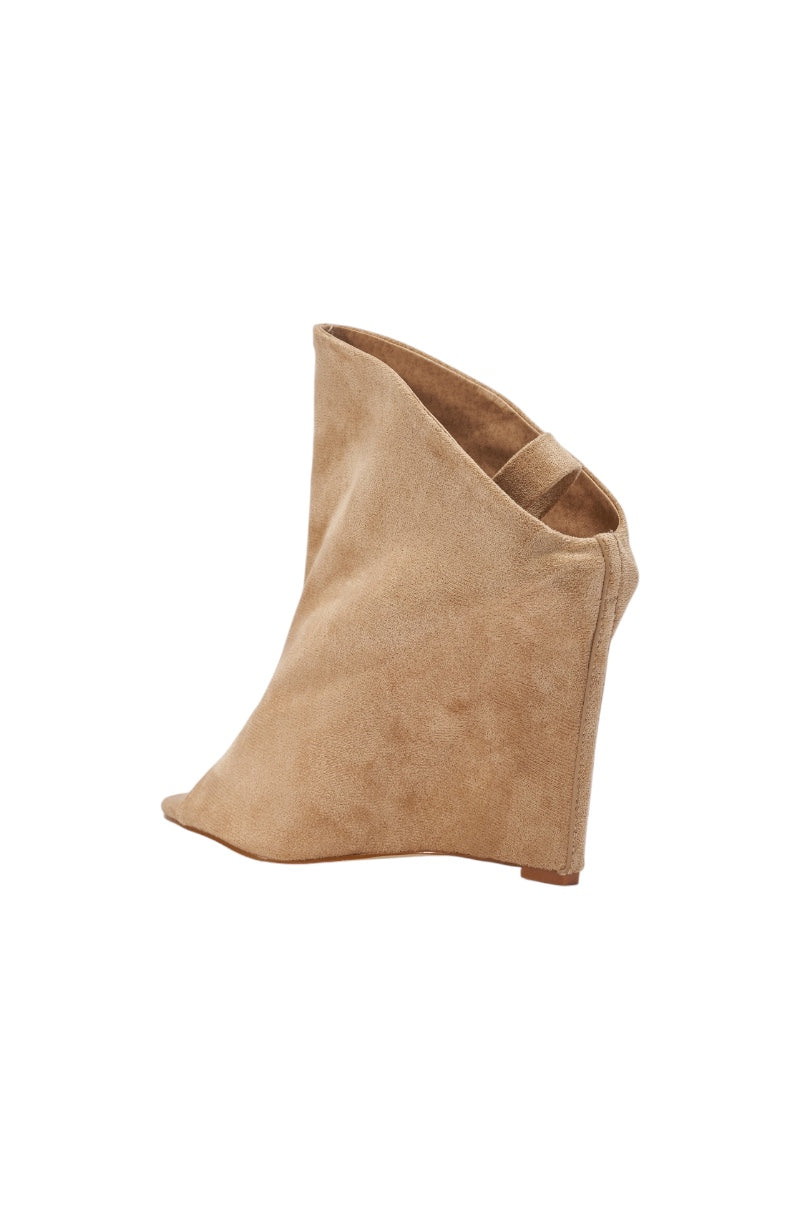 « Nova » — Bottines compensées, Beige