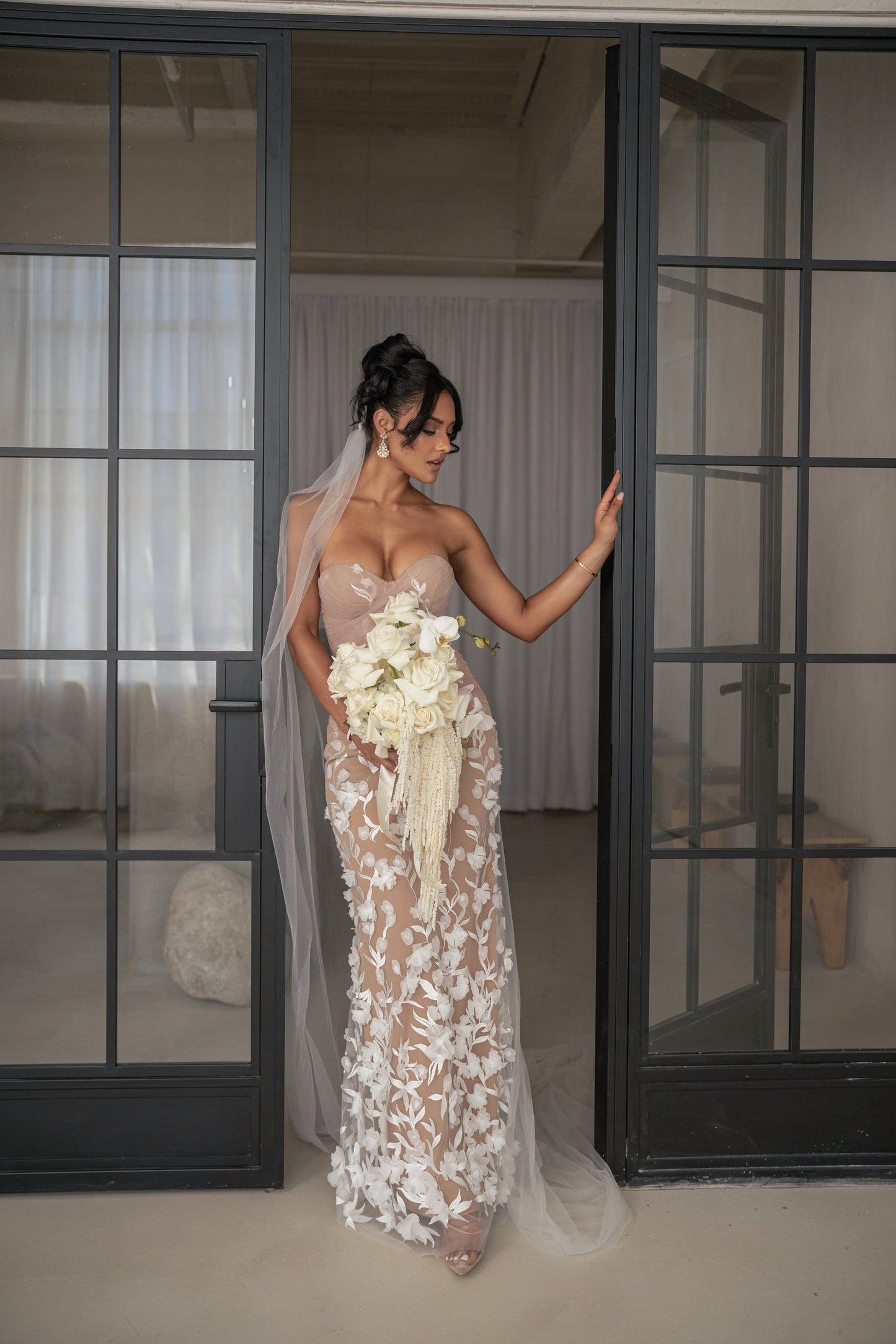 « Éternité » — Robe de Mariée Brodée, Ivoire