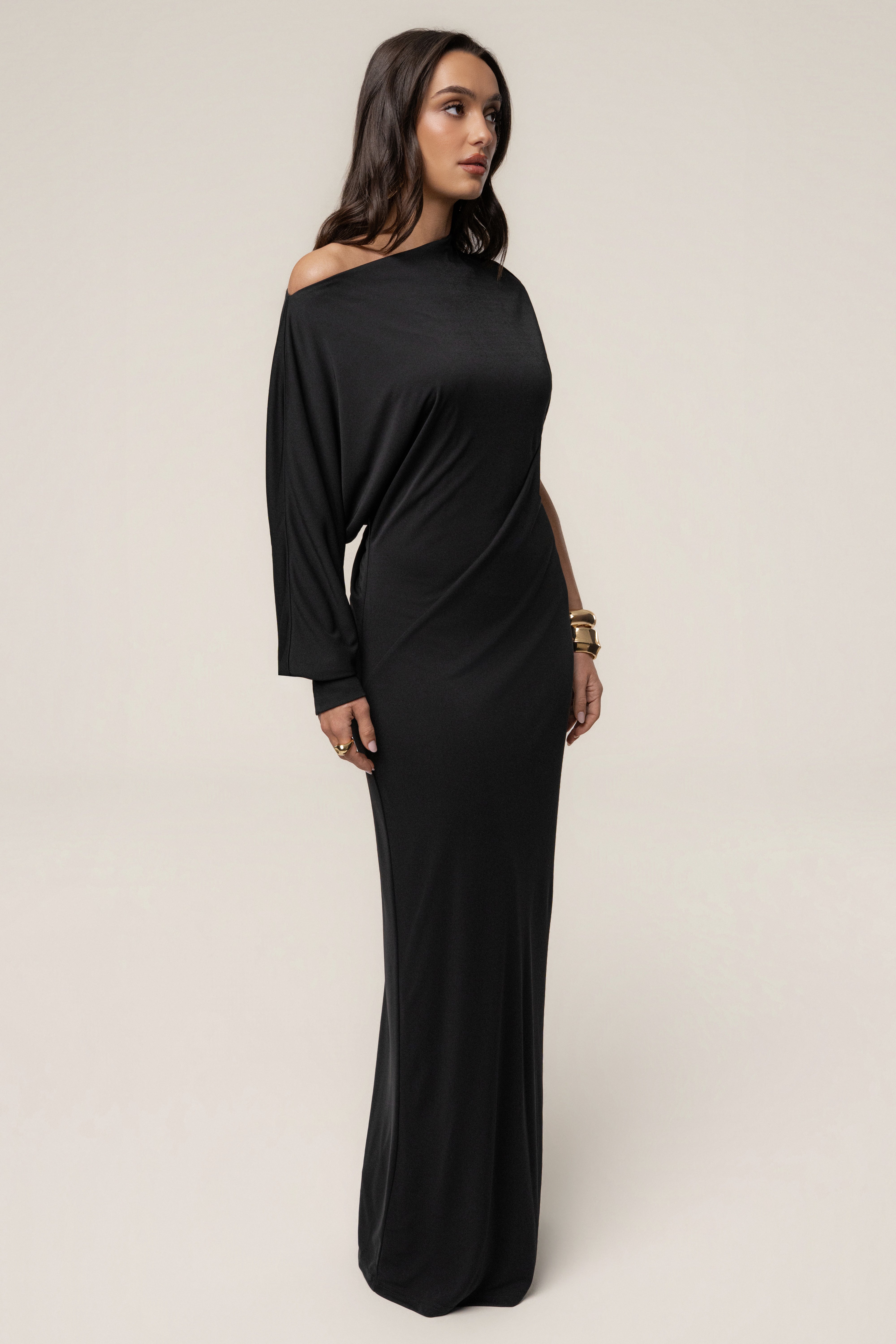 « Joyau d'Hiver » — Robe Longue Asymétrique, Noir