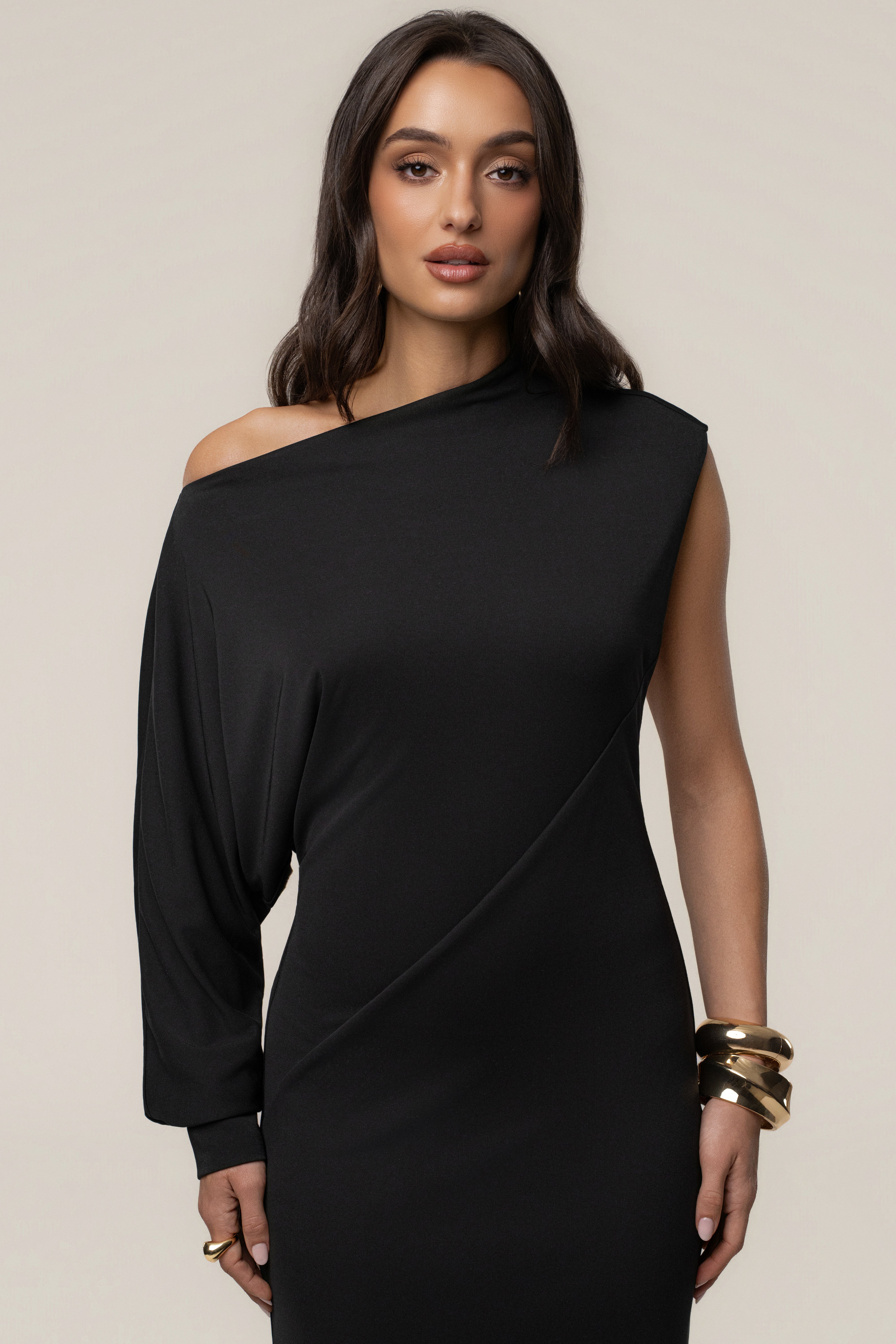 « Joyau d'Hiver » — Robe Longue Asymétrique, Noir