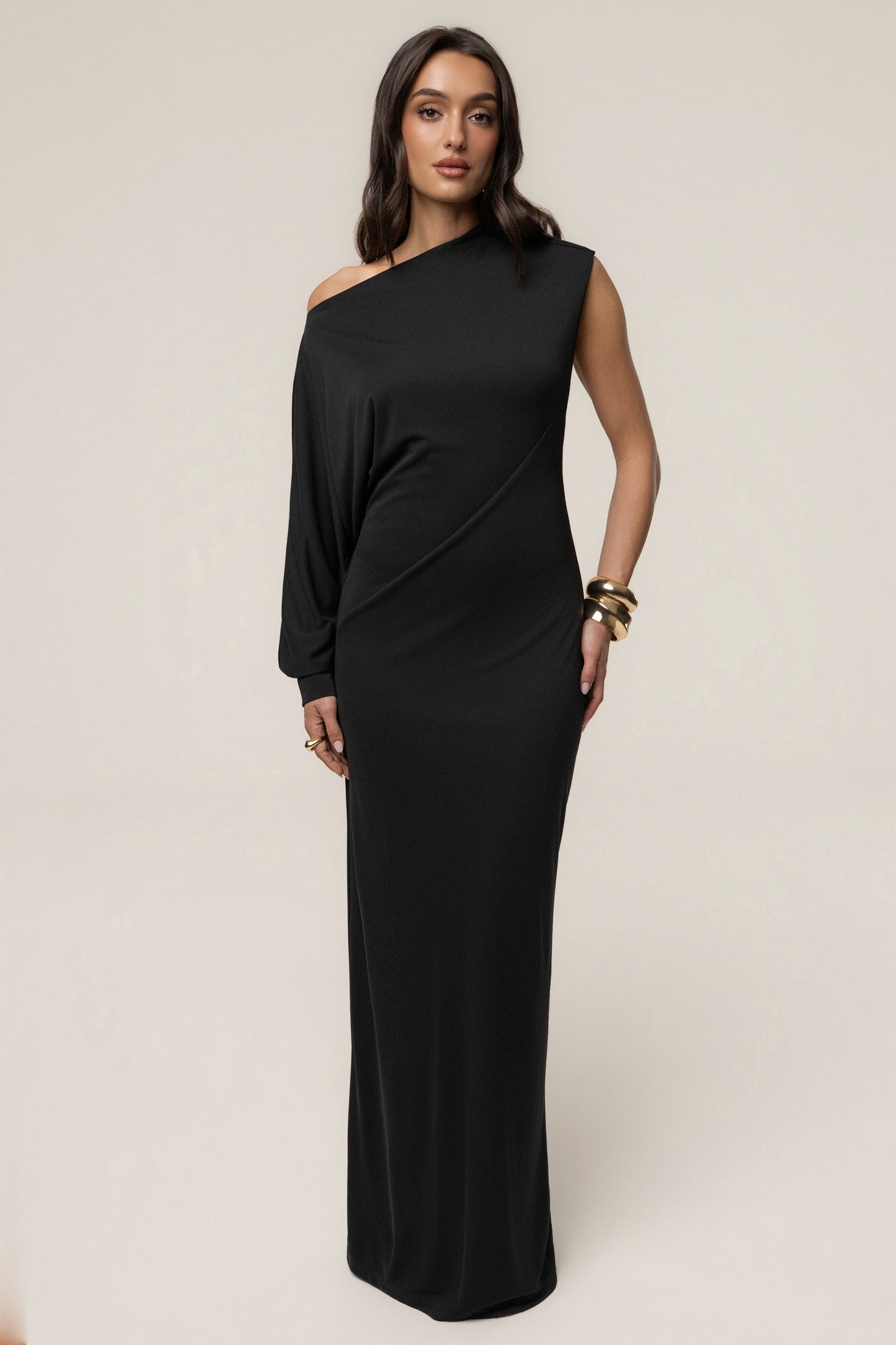 « Joyau d'Hiver » — Robe Longue Asymétrique, Noir