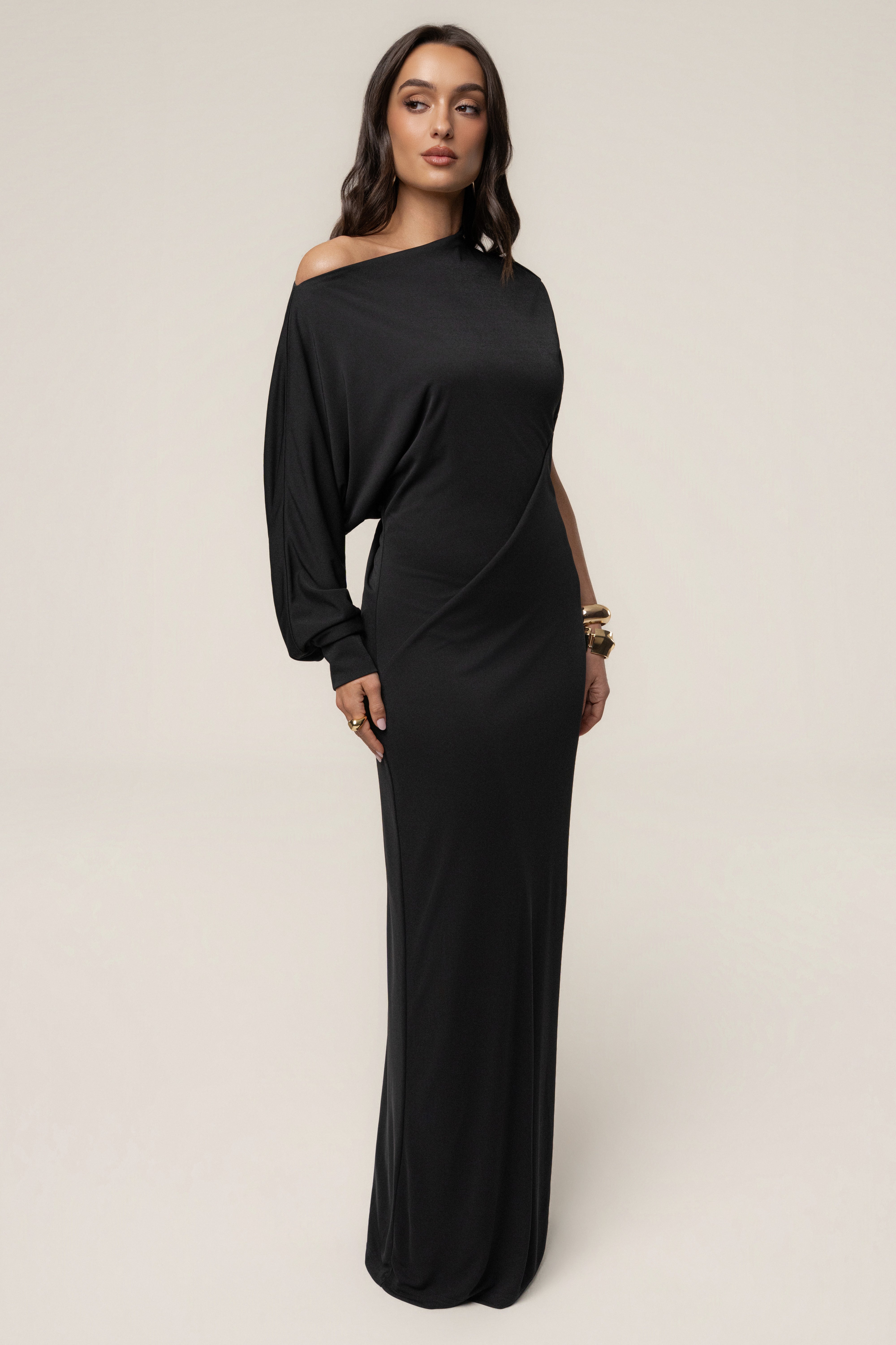 « Joyau d'Hiver » — Robe Longue Asymétrique, Noir