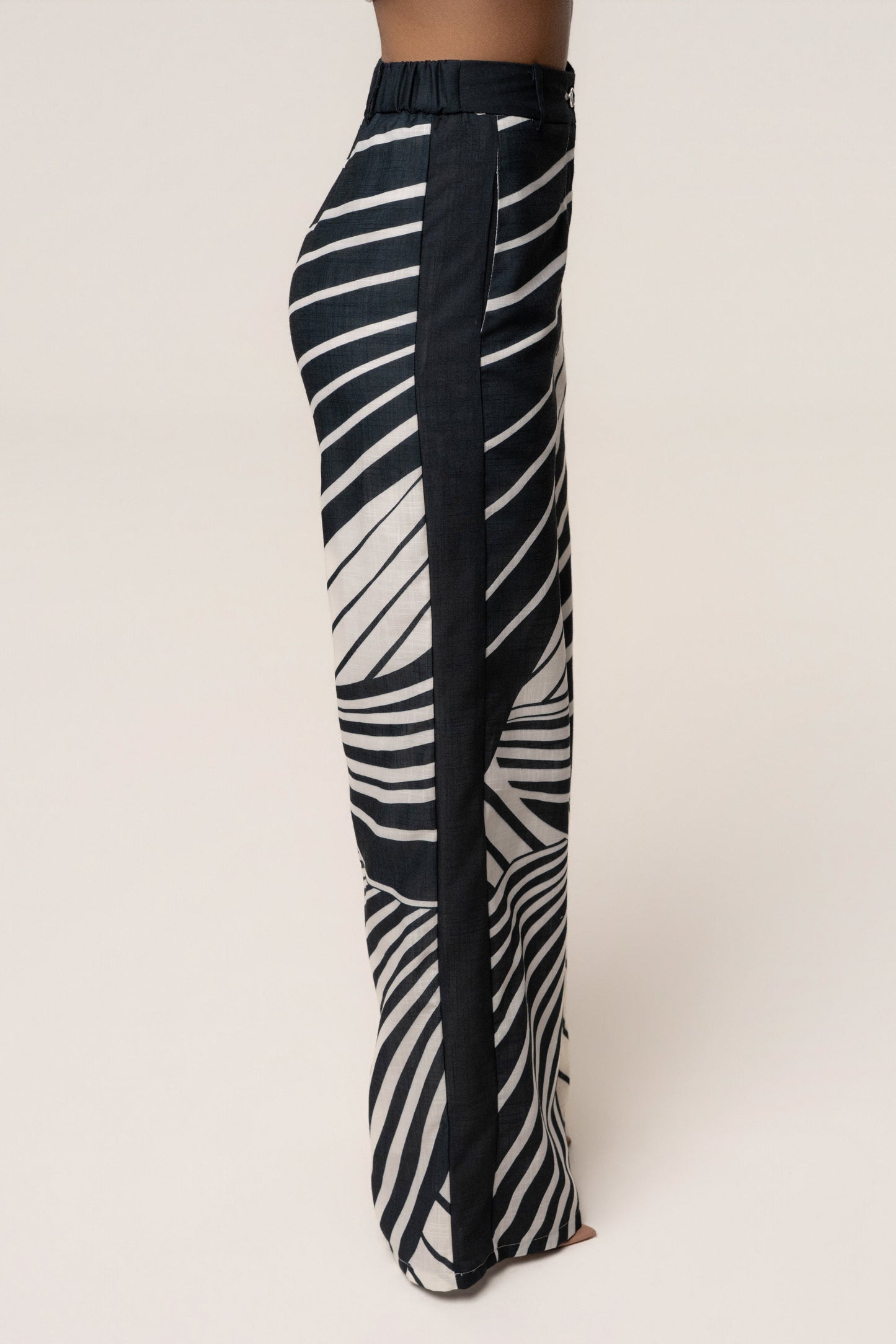 « Sahara » — Ensemble Pantalon Large Graphique, Noir