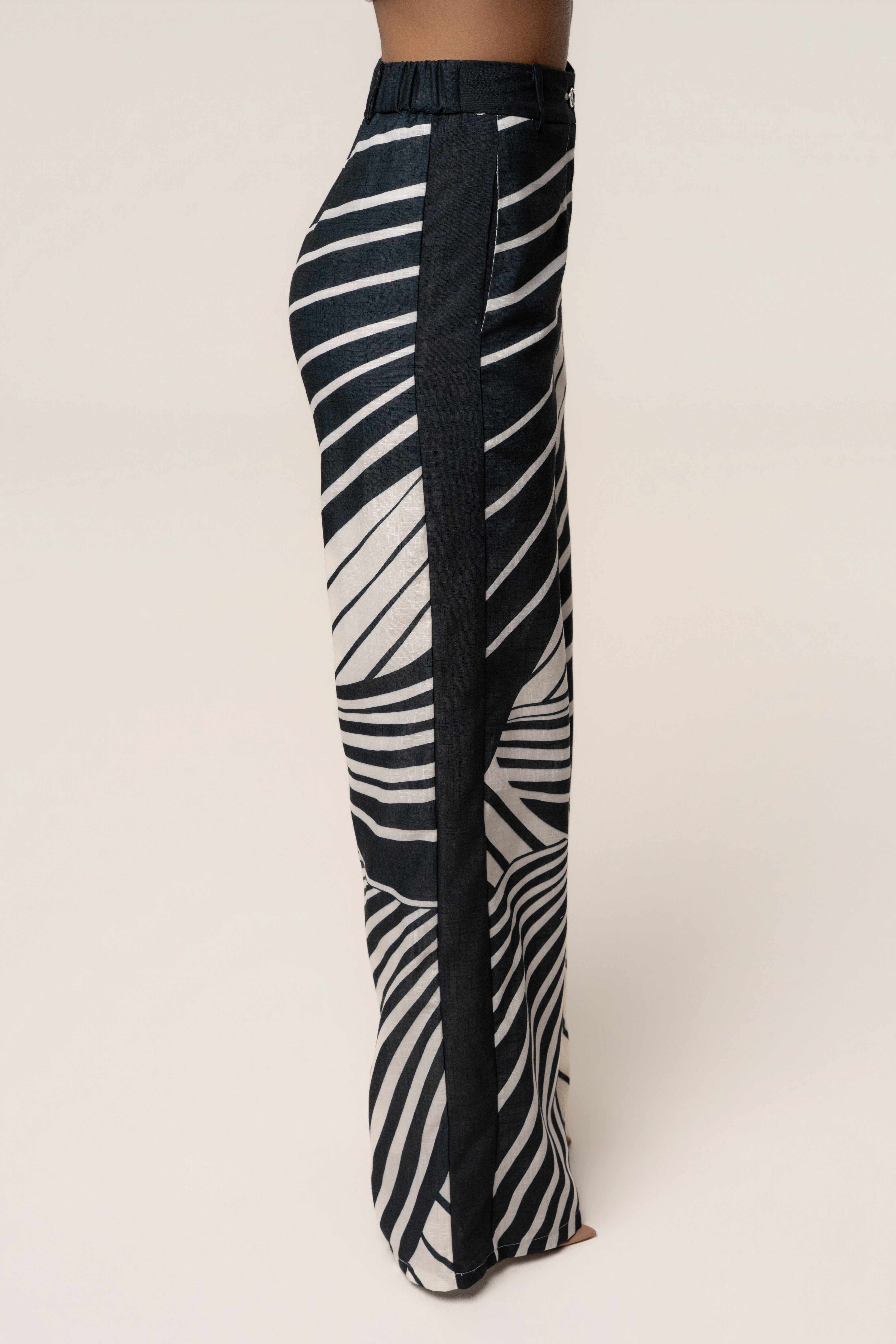« Sahara » — Ensemble Pantalon Large Graphique, Noir
