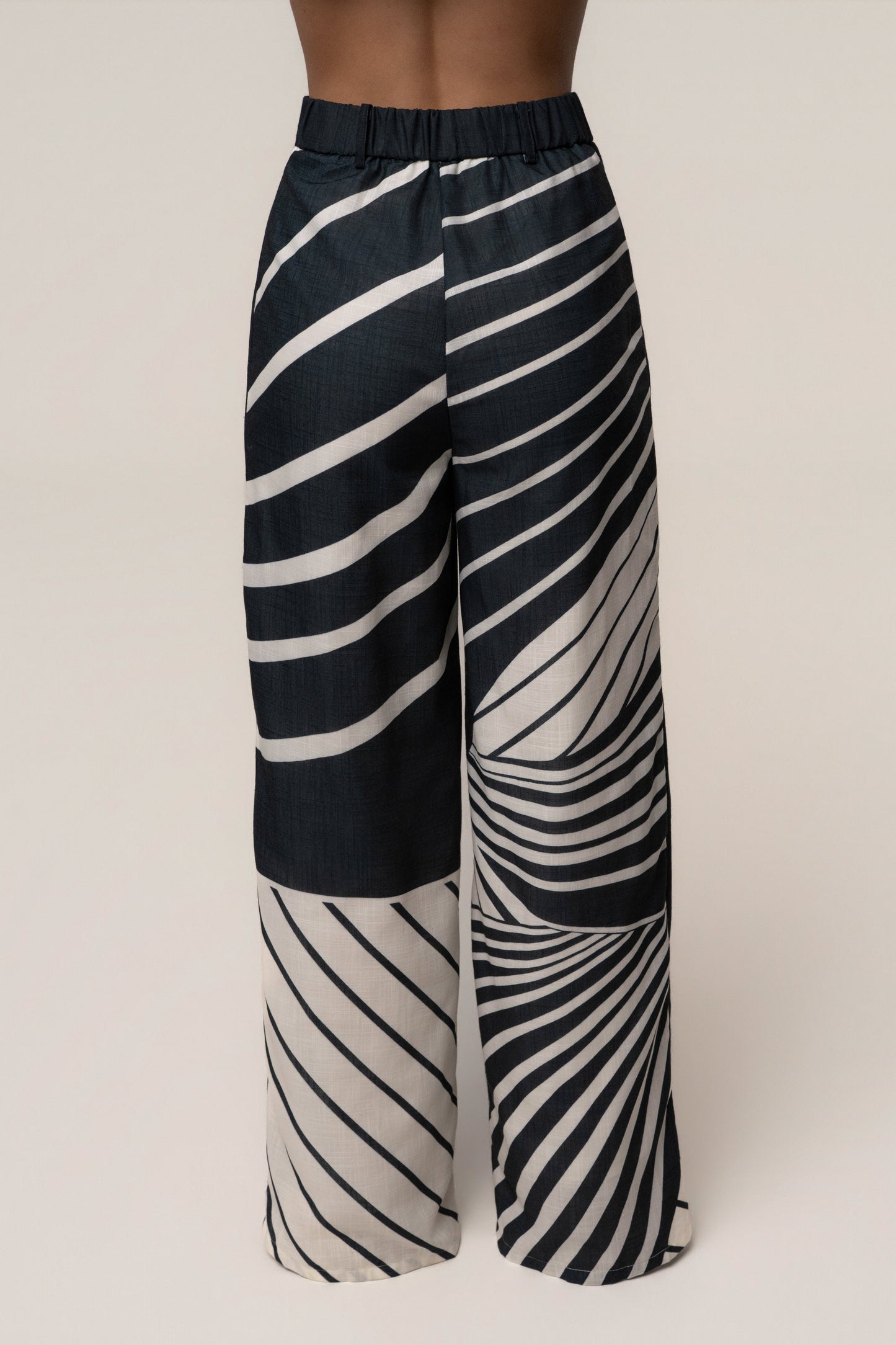 « Sahara » — Ensemble Pantalon Large Graphique, Noir