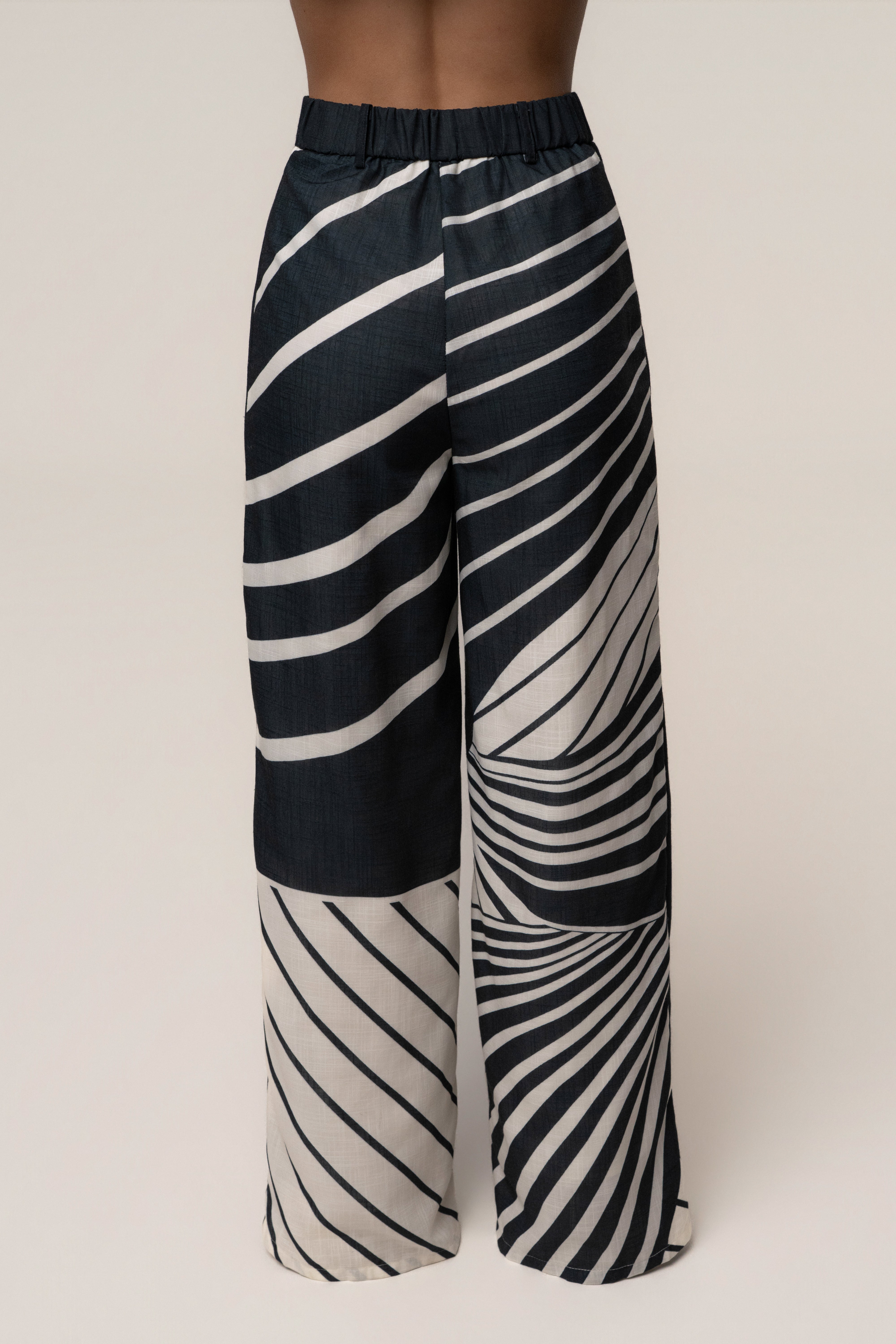 « Sahara » — Ensemble Pantalon Large Graphique, Noir