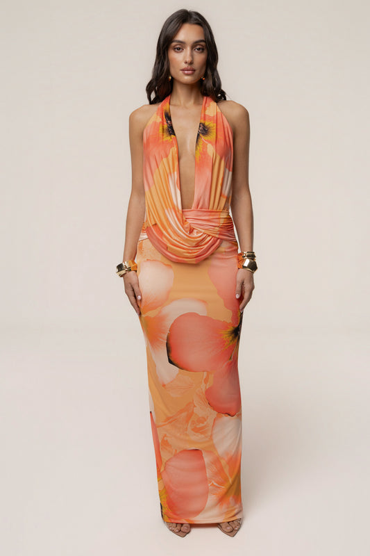 « Aube Drapée » — Robe Longue Dos Nu Col Bénitier Imprimée, Orange