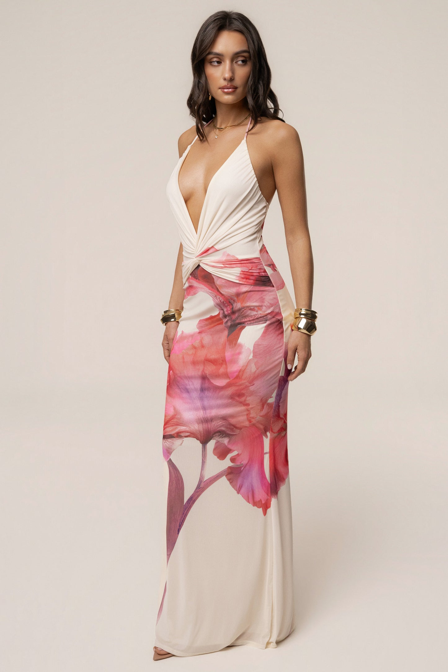 « Floraison Côtière » — Robe Longue Fleurie, Ivoire