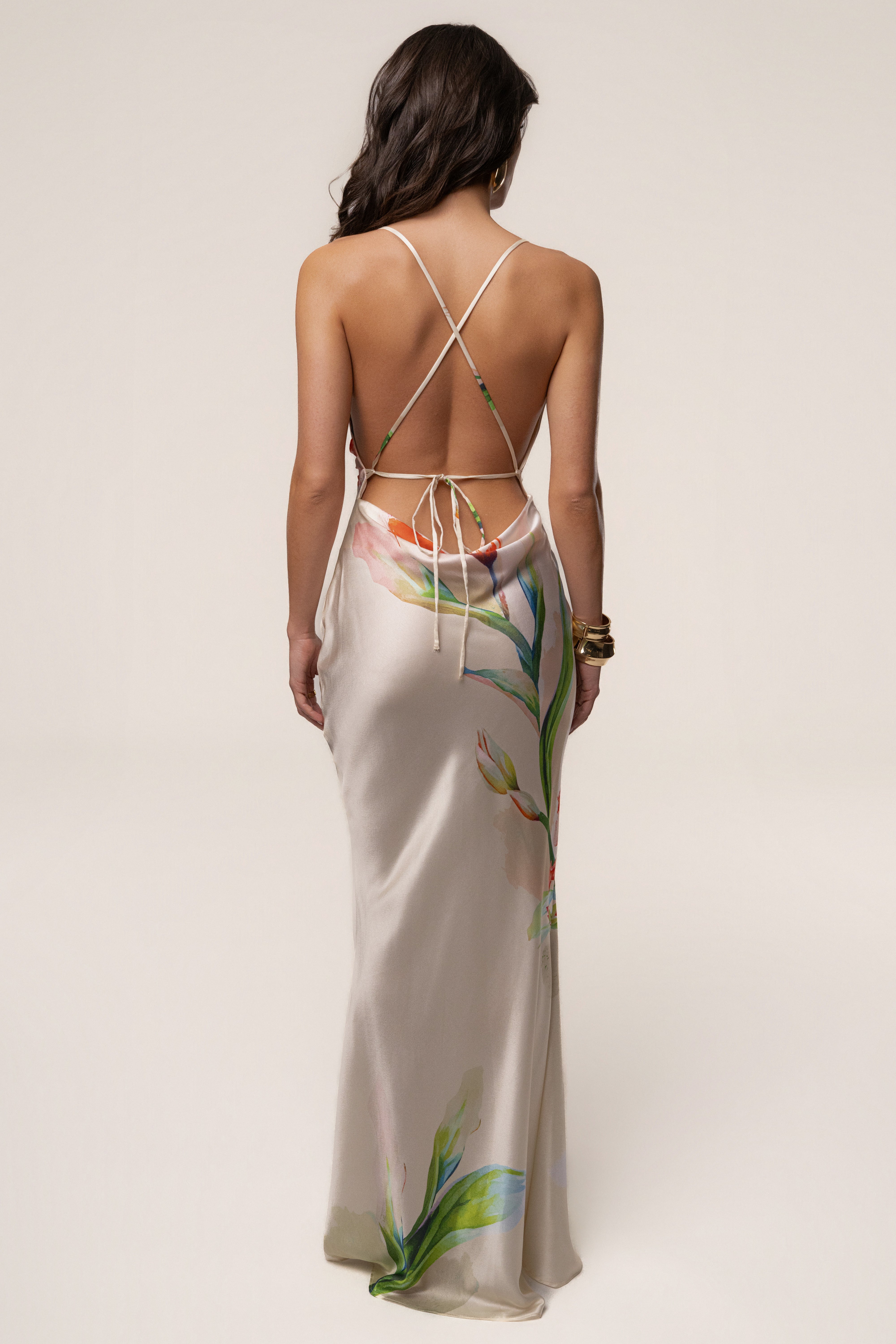 « Éden Tropical » — Robe Longue Fleurie en Satin, Ivoire