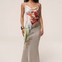 « Éden Tropical » — Robe Longue Fleurie en Satin, Ivoire