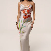 « Éden Tropical » — Robe Longue Fleurie en Satin, Ivoire