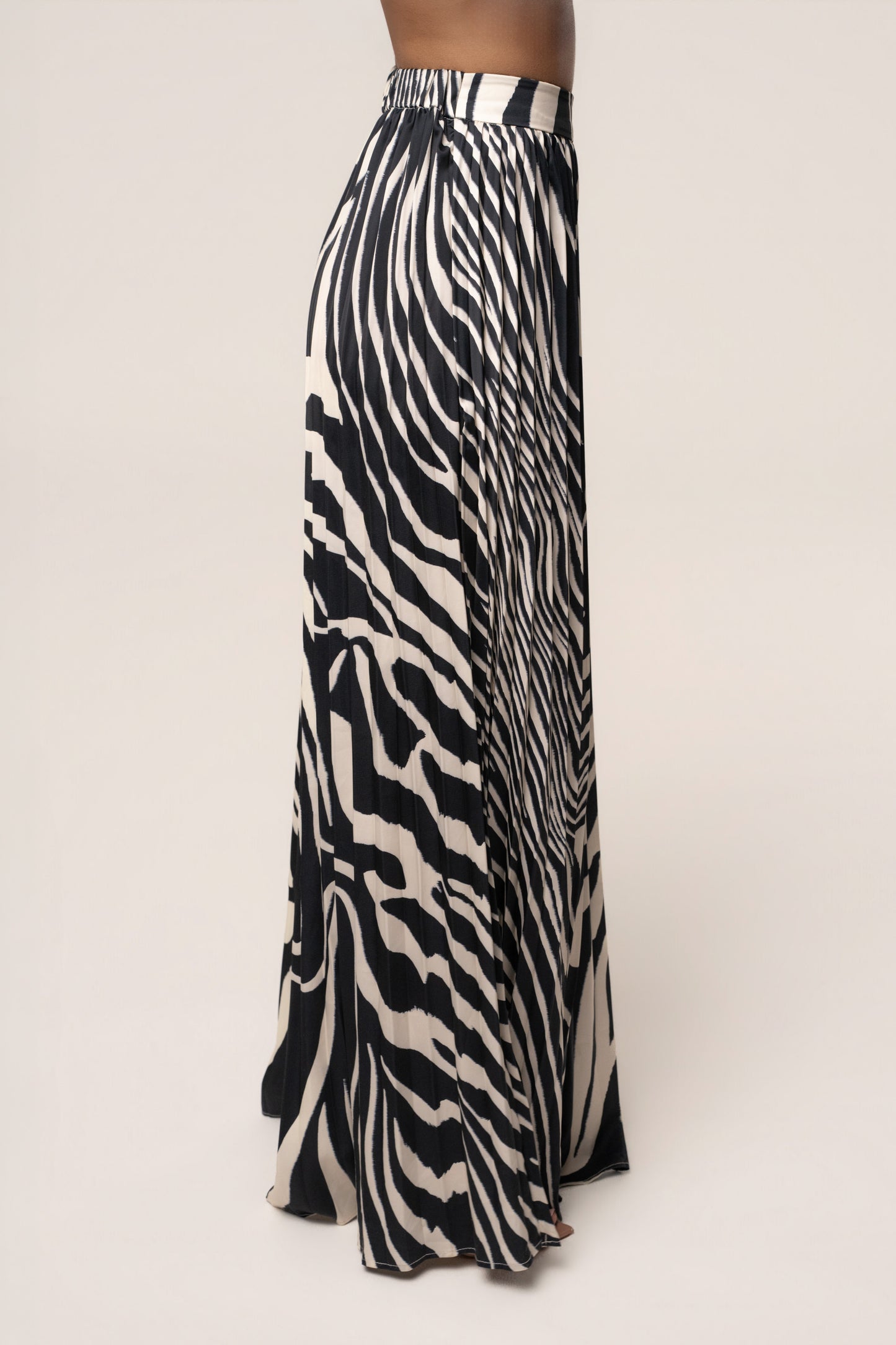 « Oasis Sauvage » — Ensemble Pantalon Large Imprimé, Noir