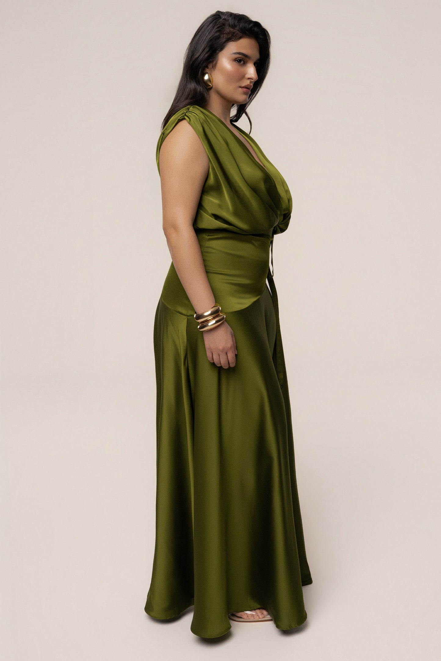 « Amalia » — Robe Longue Satinée, Olive