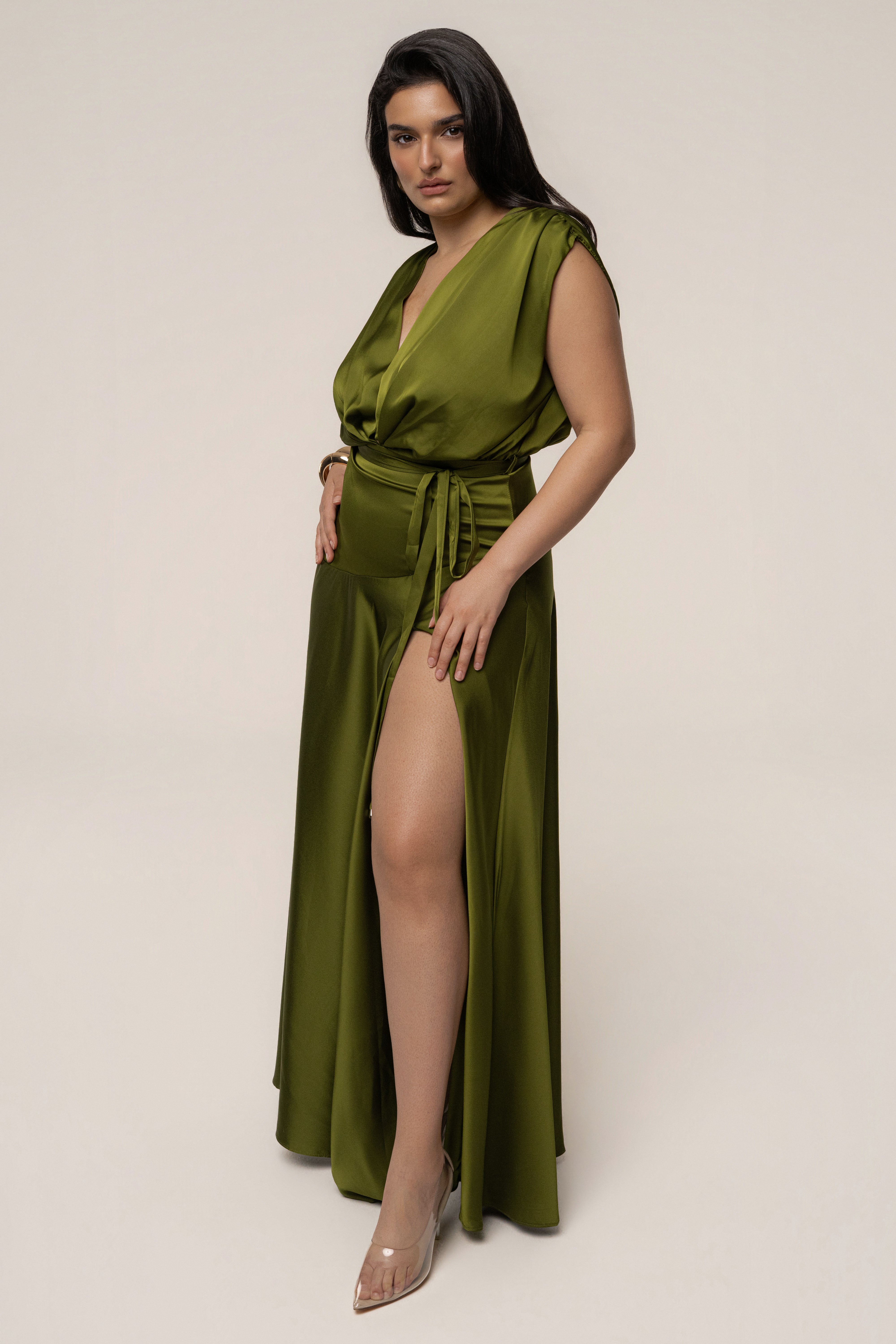 « Amalia » — Robe Longue Satinée, Olive