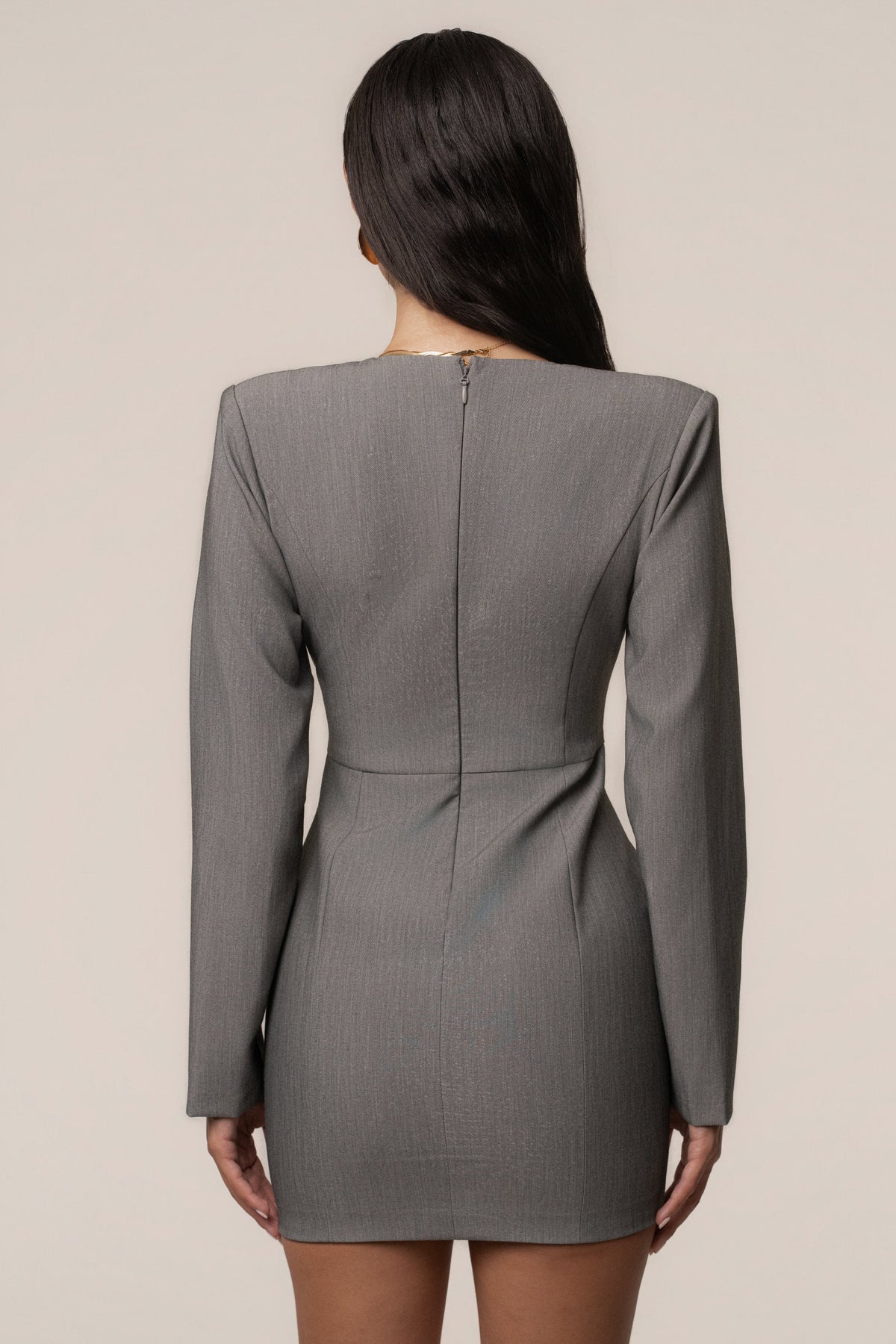 «Éclat feutré» — robe courte, gris chiné