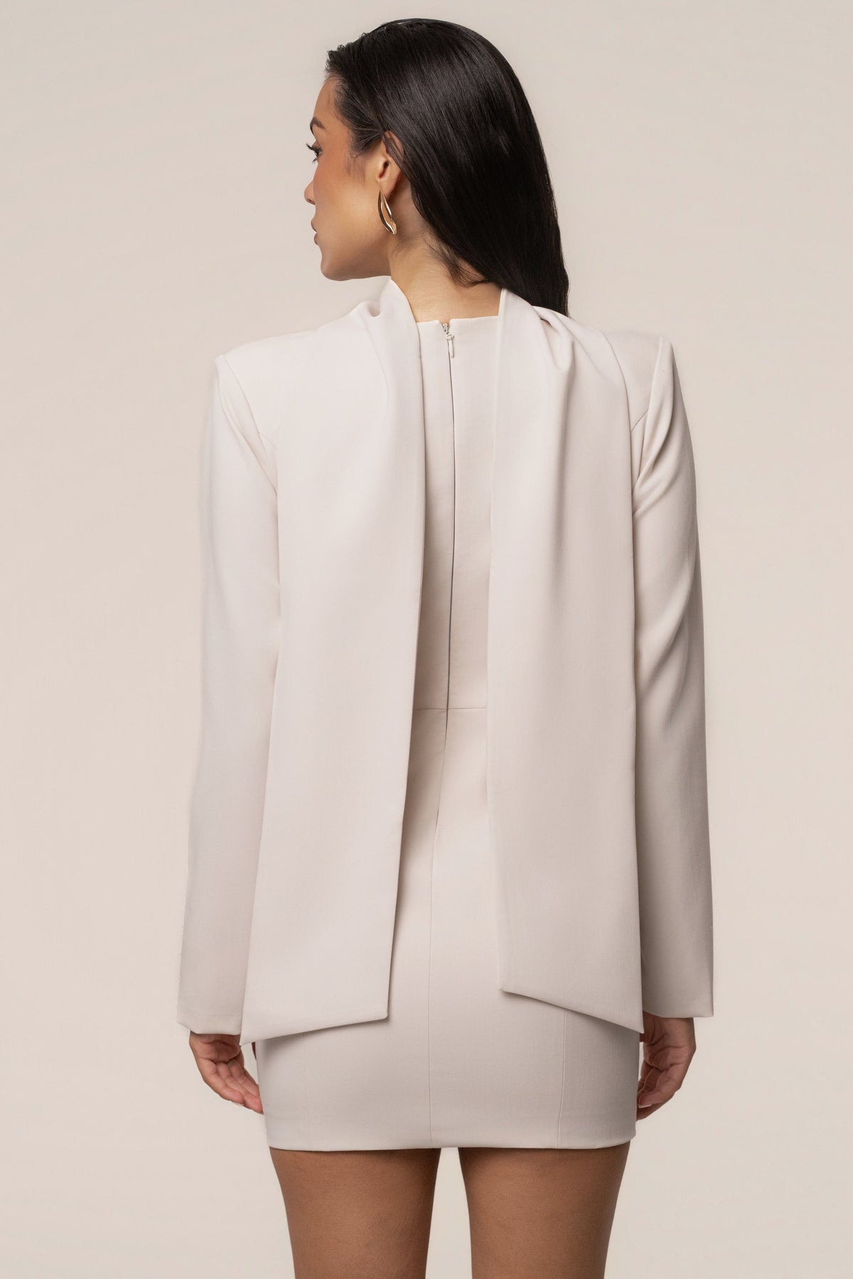 «Voile clair» — robe courte, blanc cassé