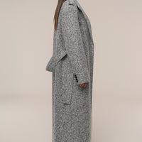 « Héritage Clair » — Manteau Long Ceinturé en Tweed, Gris Clair