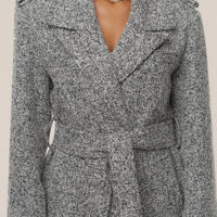 « Héritage Clair » — Manteau Long Ceinturé en Tweed, Gris Clair