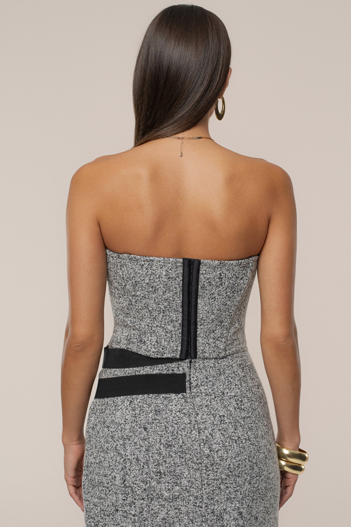 « Éclat Feutré » — Corset en Tweed, Gris Clair