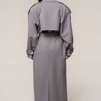 «Trench iconique» — trench long, gris