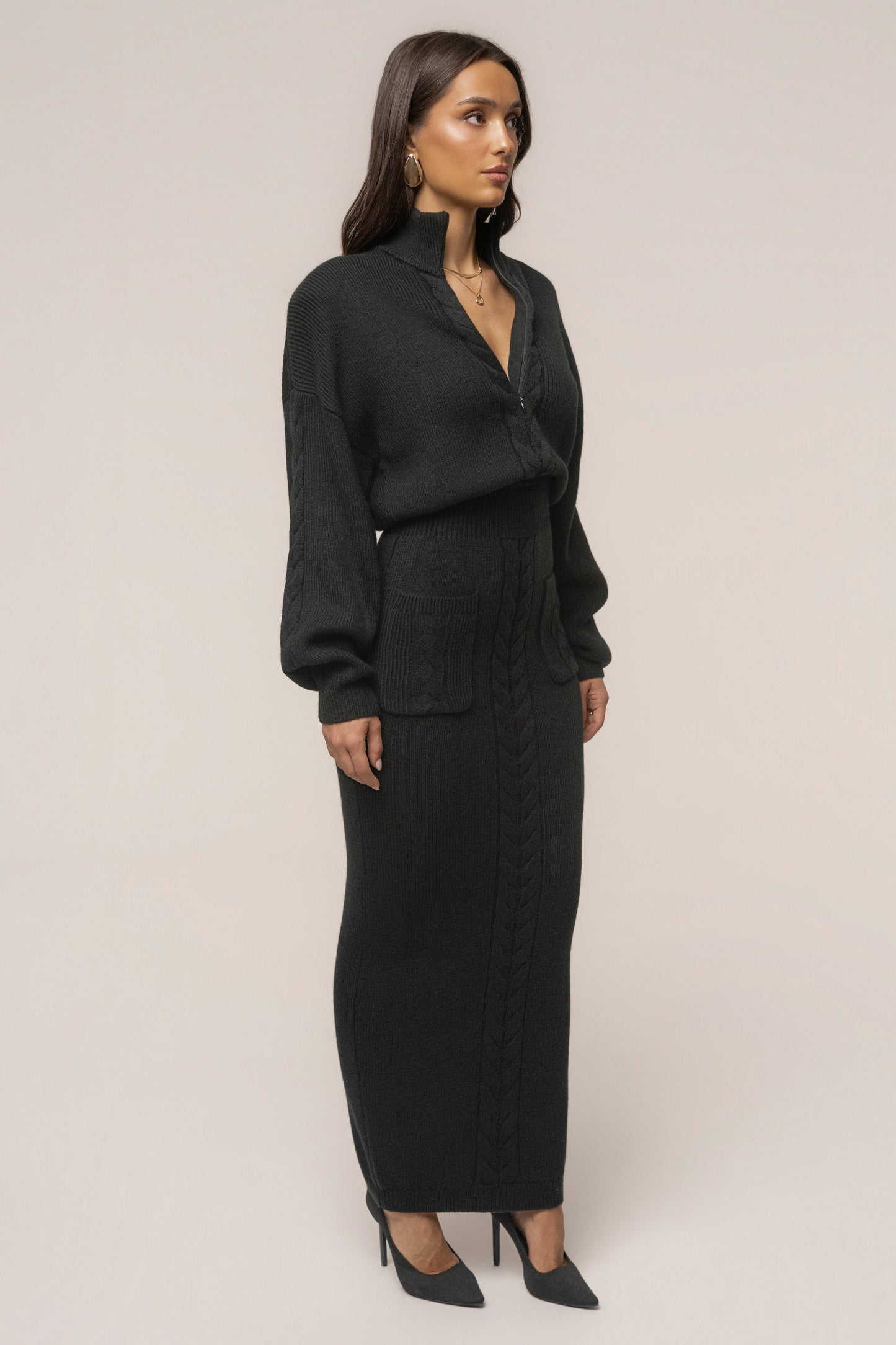 « Douceur » — Robe Longue en Maille Câble, Noir