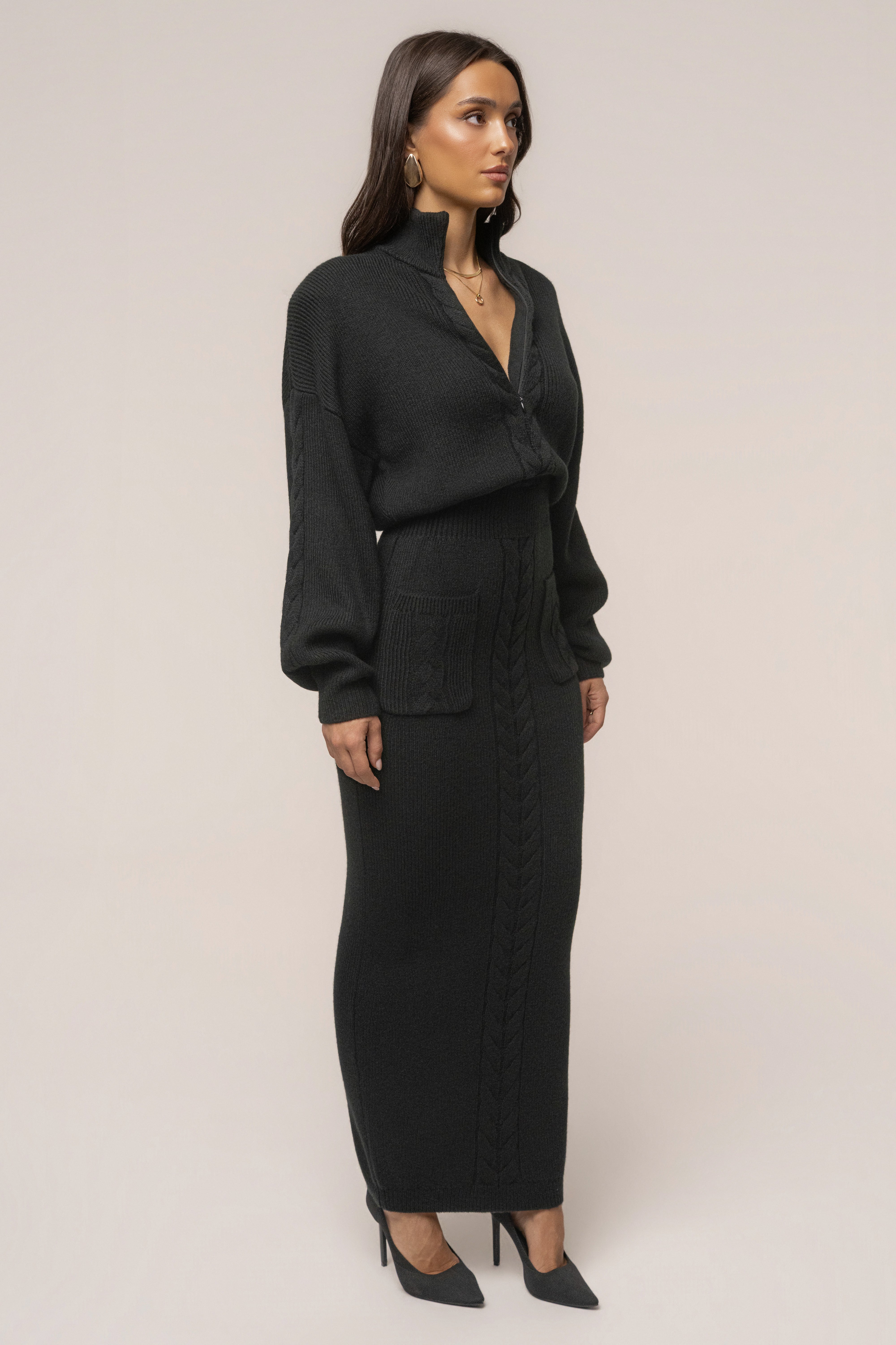 « Douceur » — Robe Longue en Maille Câble, Noir