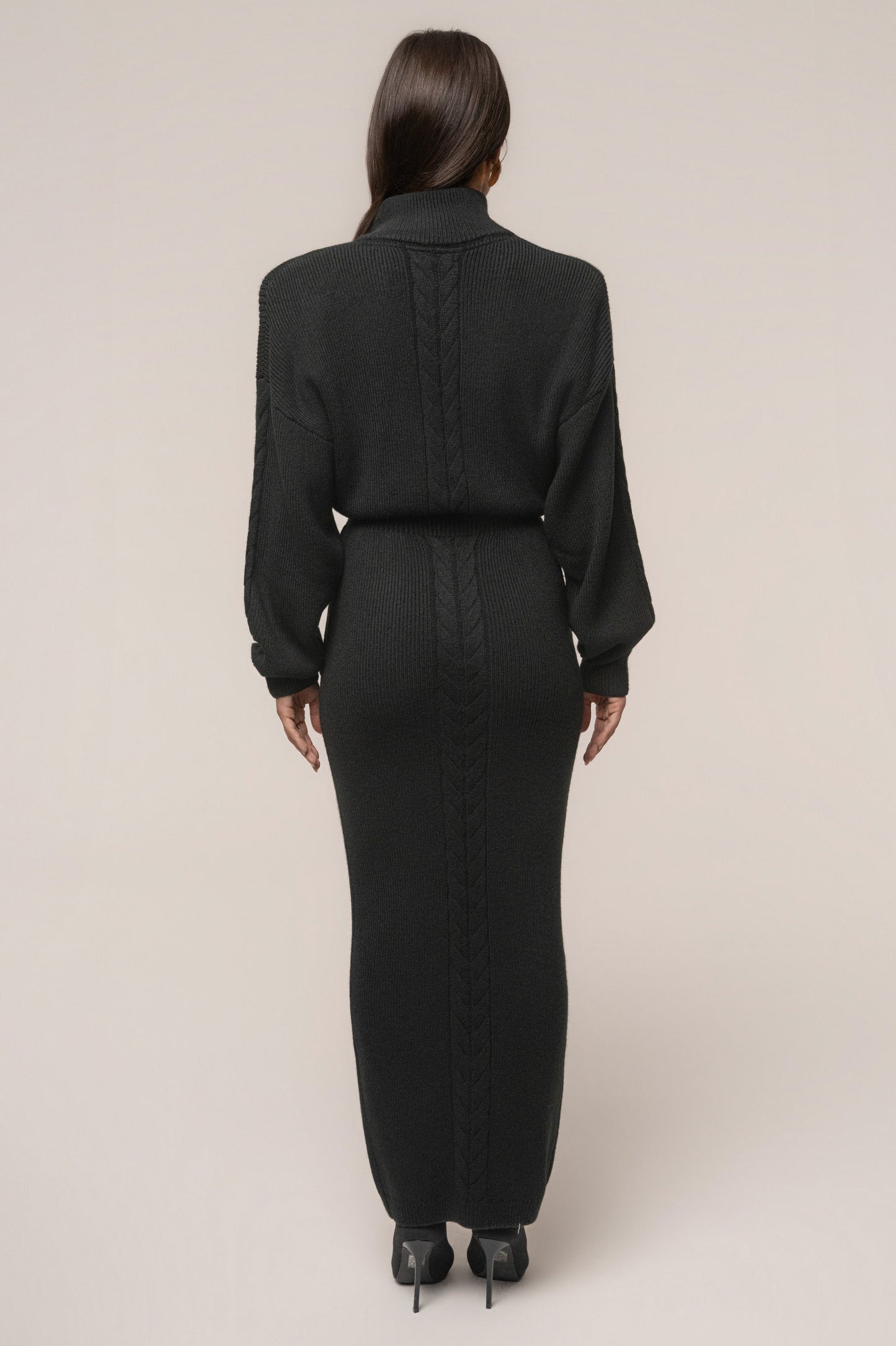 « Douceur » — Robe Longue en Maille Câble, Noir