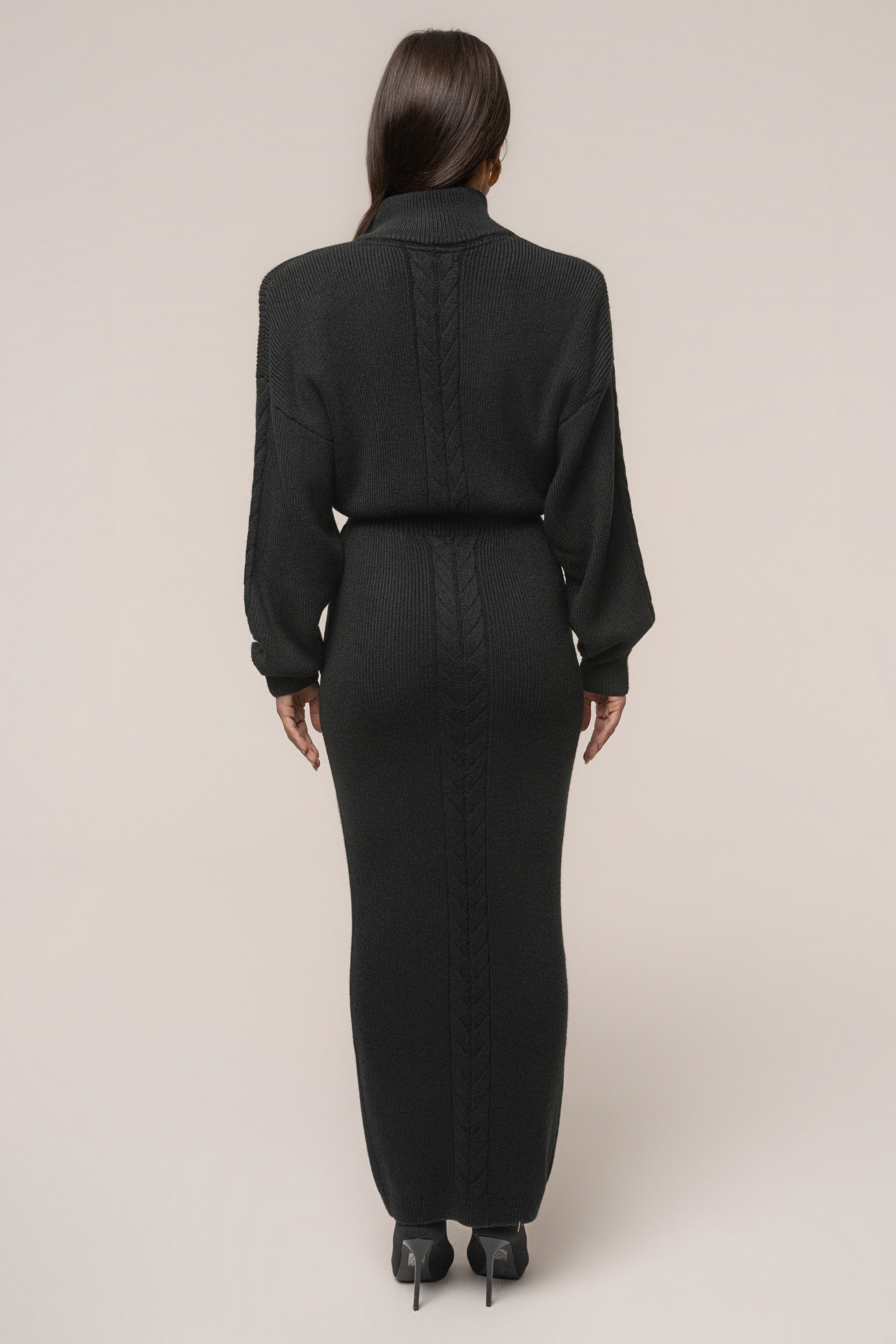 « Douceur » — Robe Longue en Maille Câble, Noir