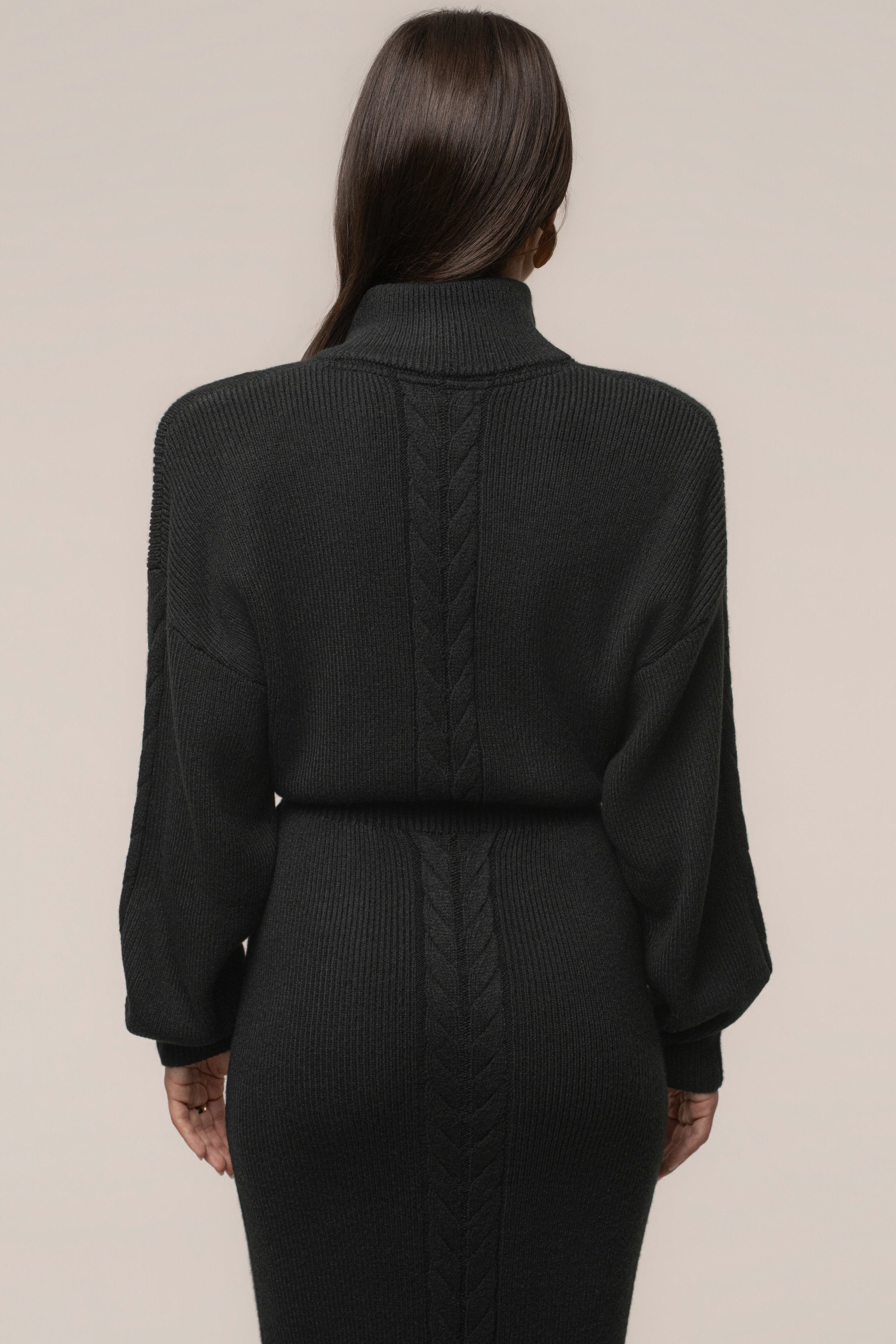 « Douceur » — Robe Longue en Maille Câble, Noir