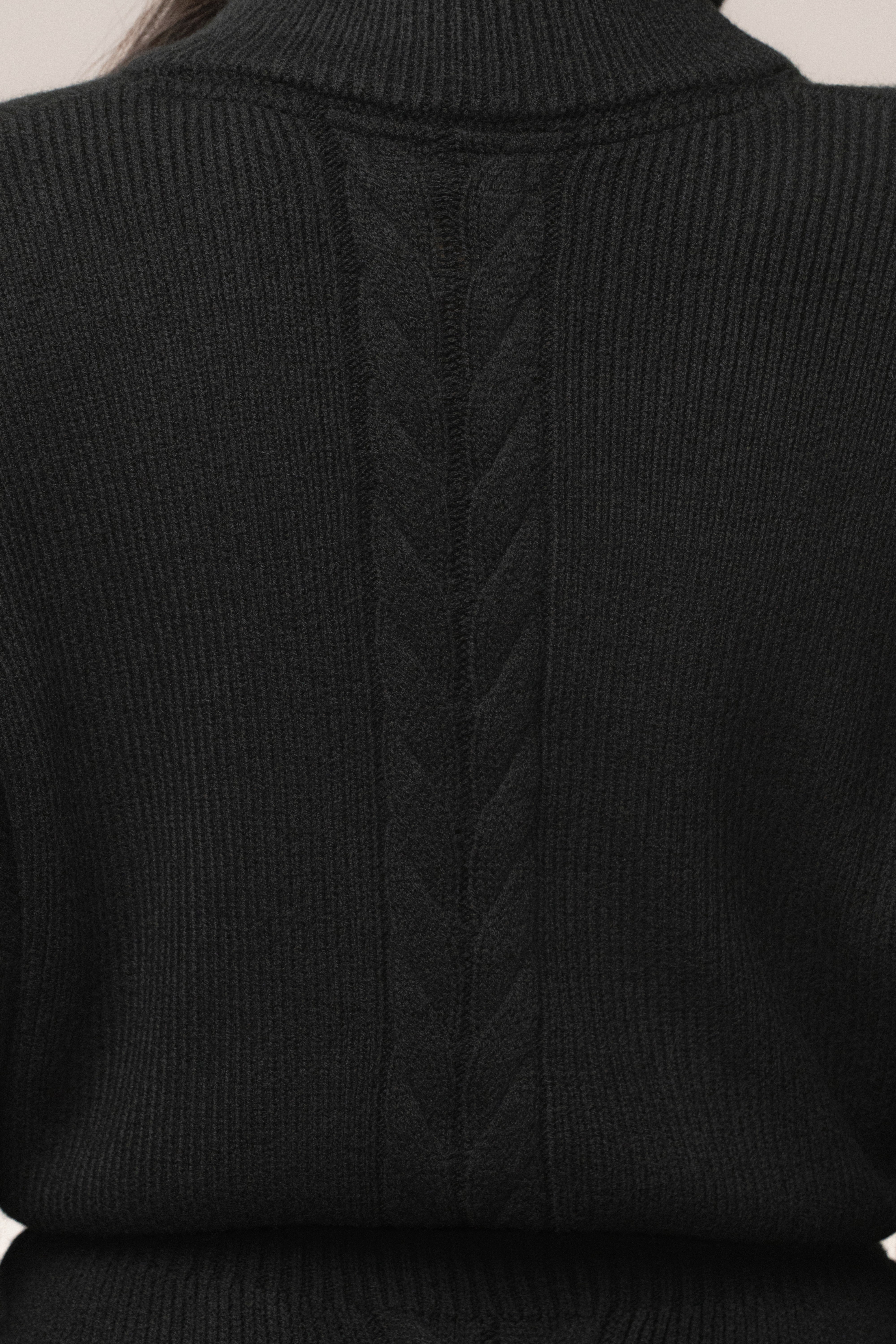 « Douceur » — Robe Longue en Maille Câble, Noir