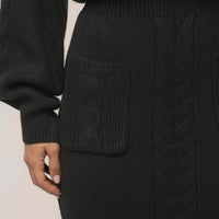 « Douceur » — Robe Longue en Maille Câble, Noir