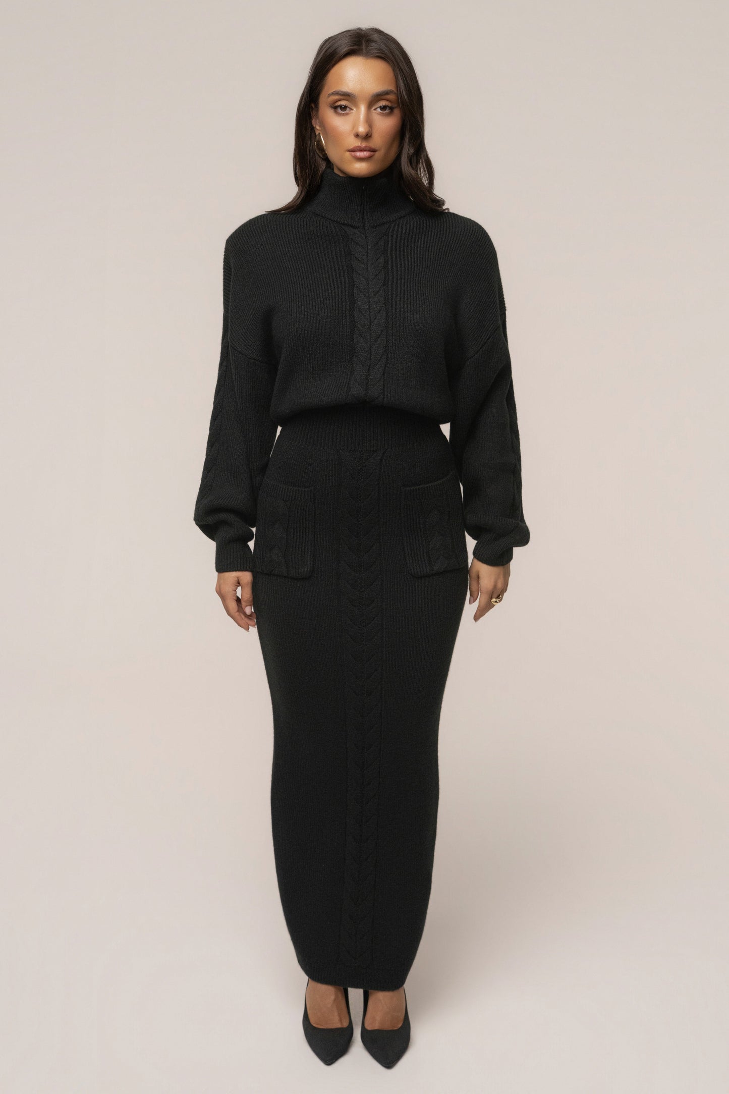 « Douceur » — Robe Longue en Maille Câble, Noir