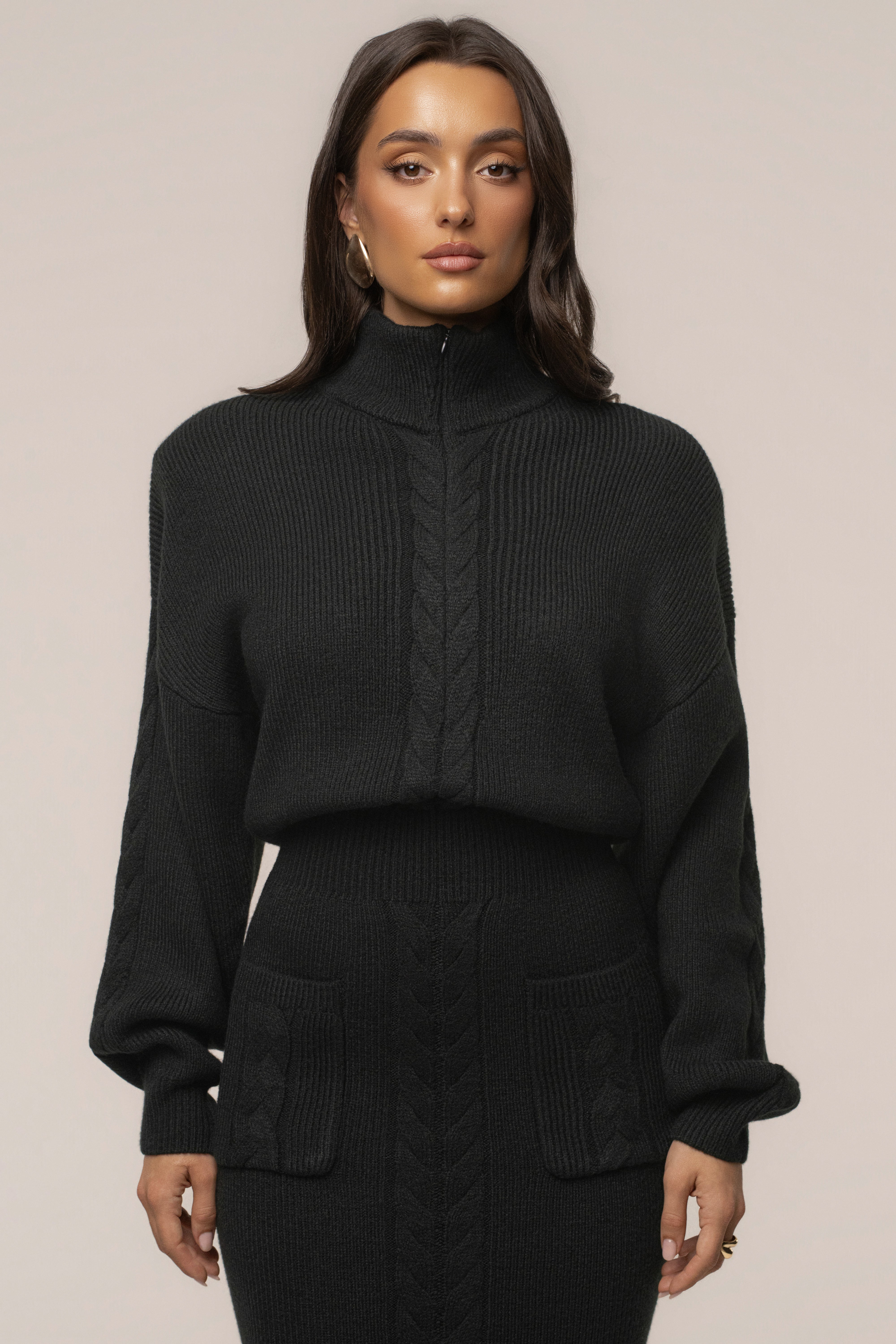 « Douceur » — Robe Longue en Maille Câble, Noir