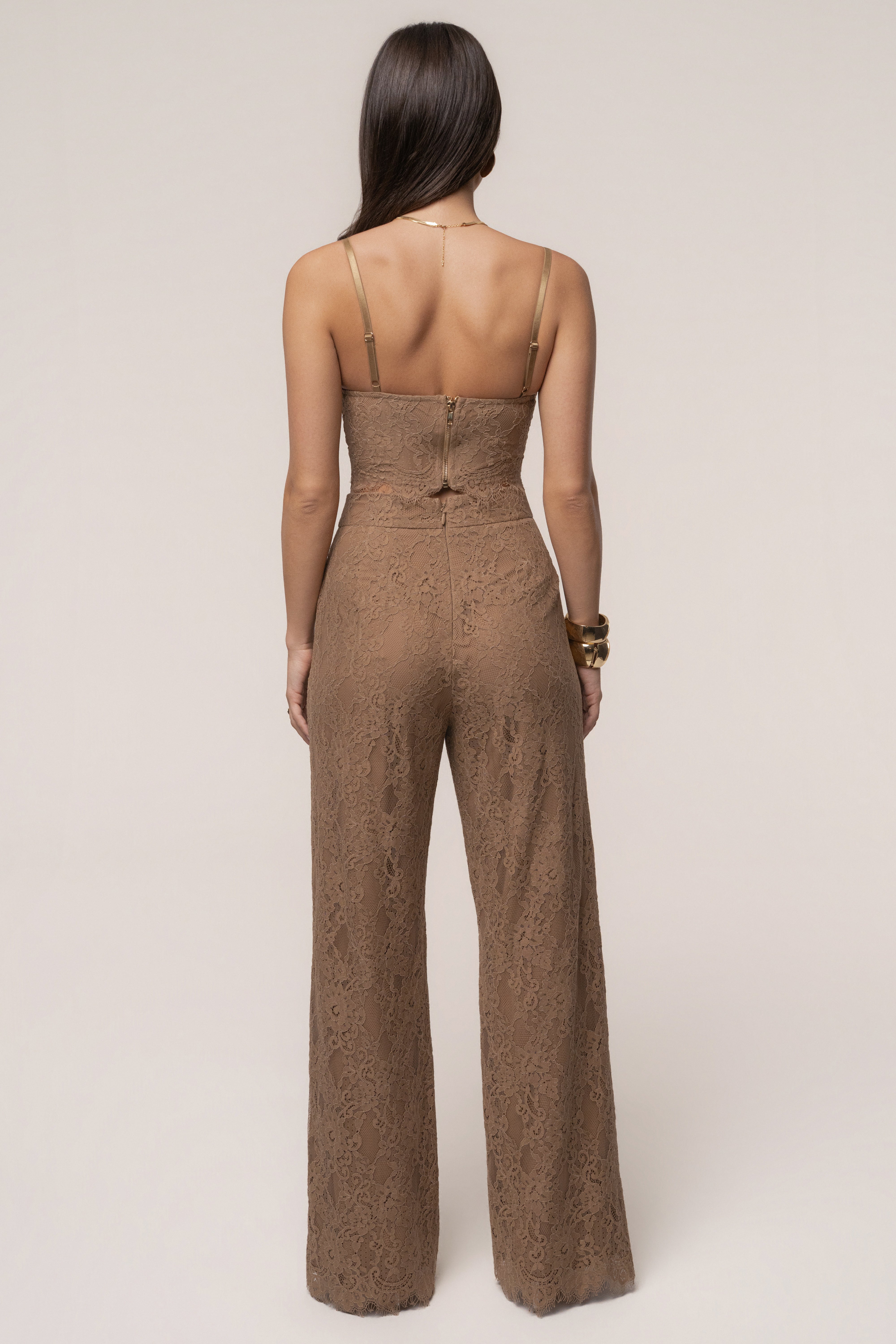 « Étreinte Éternelle » — Top en Dentelle, Fauve