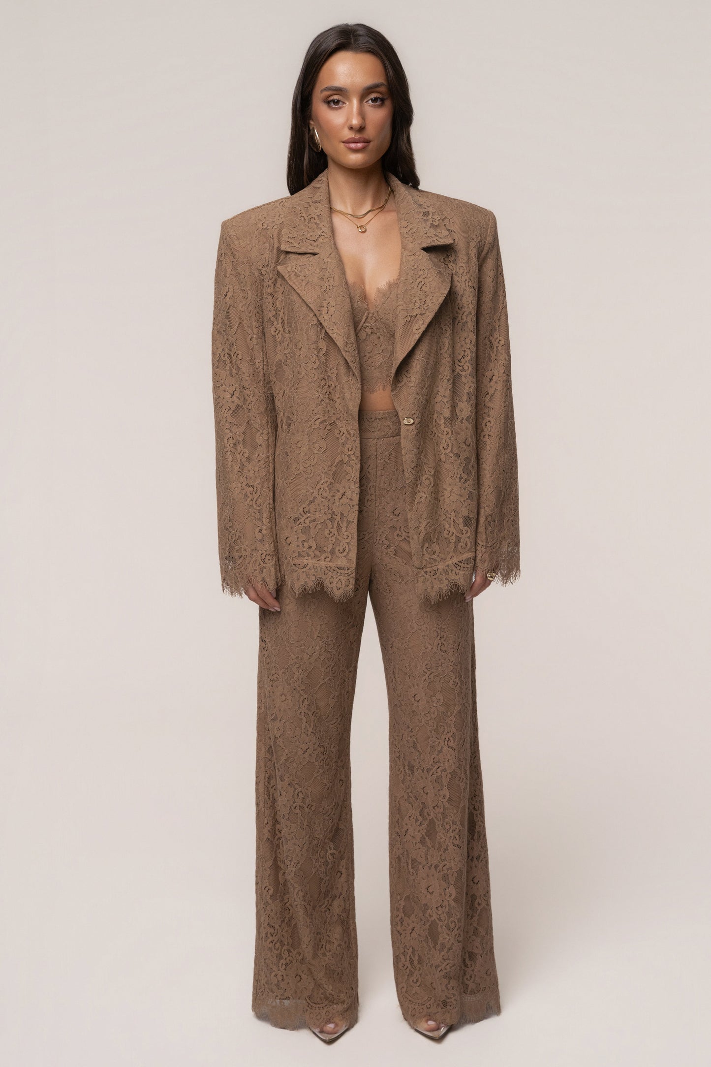 « Étreinte Éternelle » — Pantalon en Dentelle, Fauve