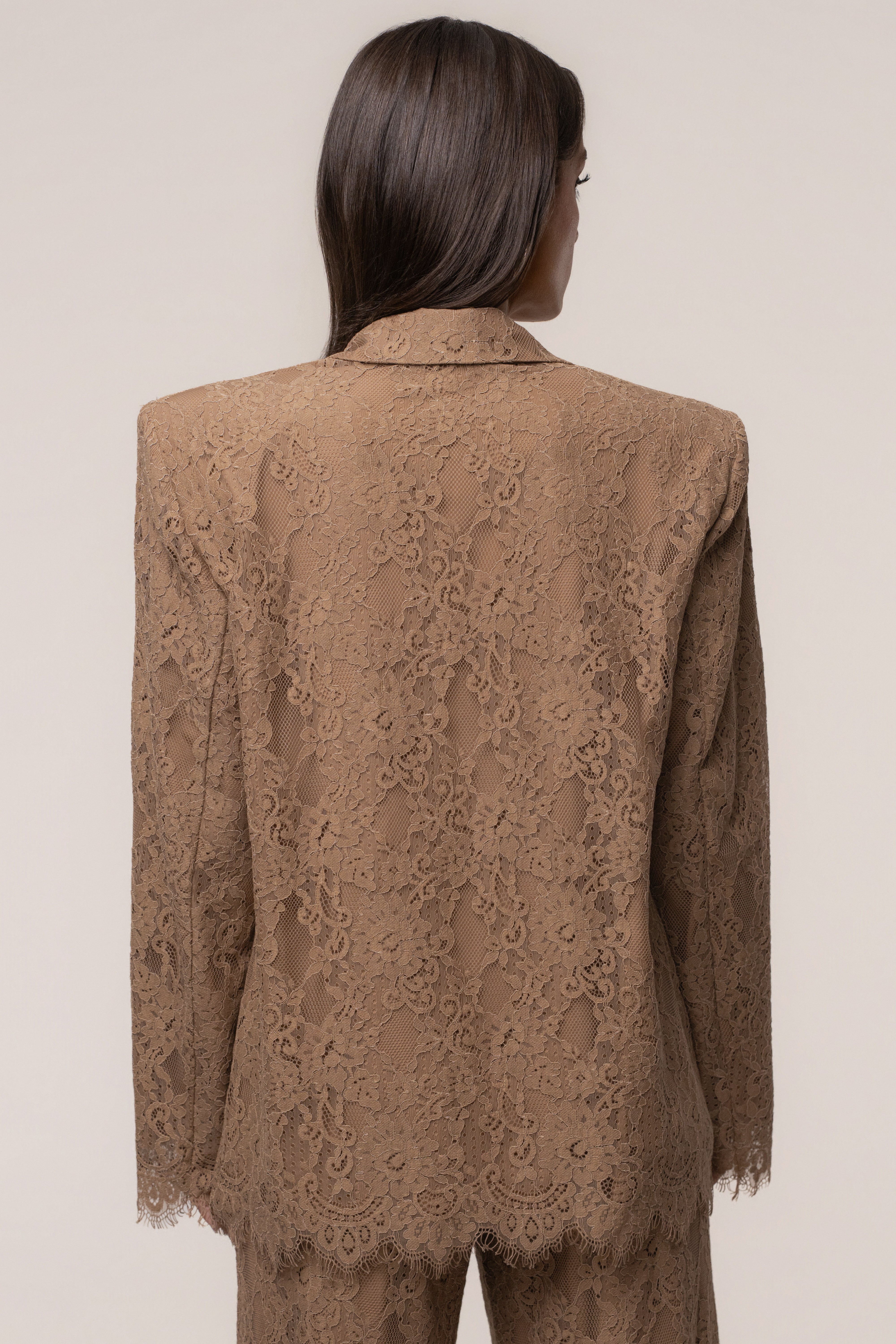 « Dentelle Désirée » — Blazer, Fauve