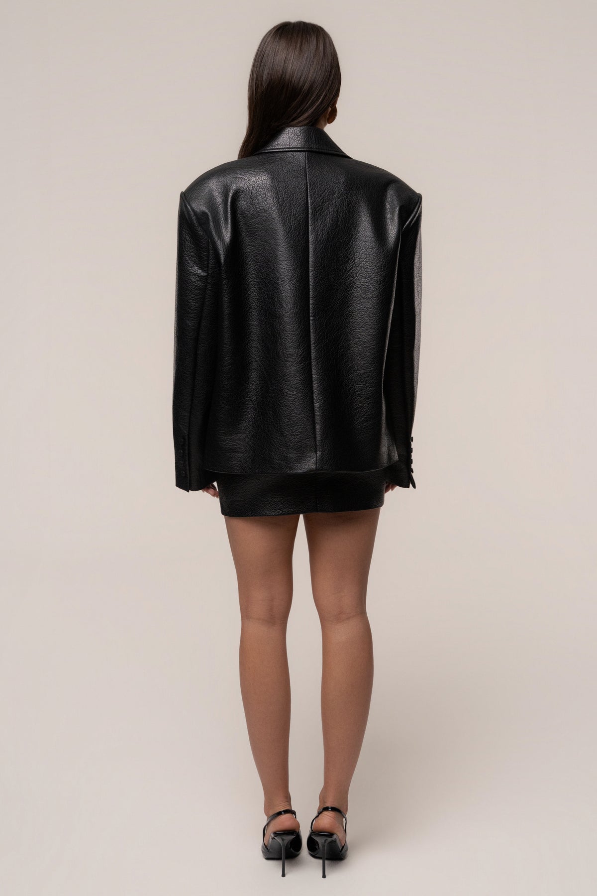«Allure structurée» — veste oversize, noire