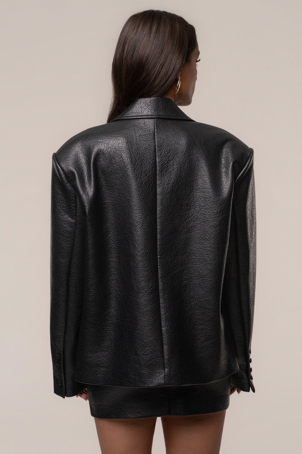 «Allure structurée» — veste oversize, noire