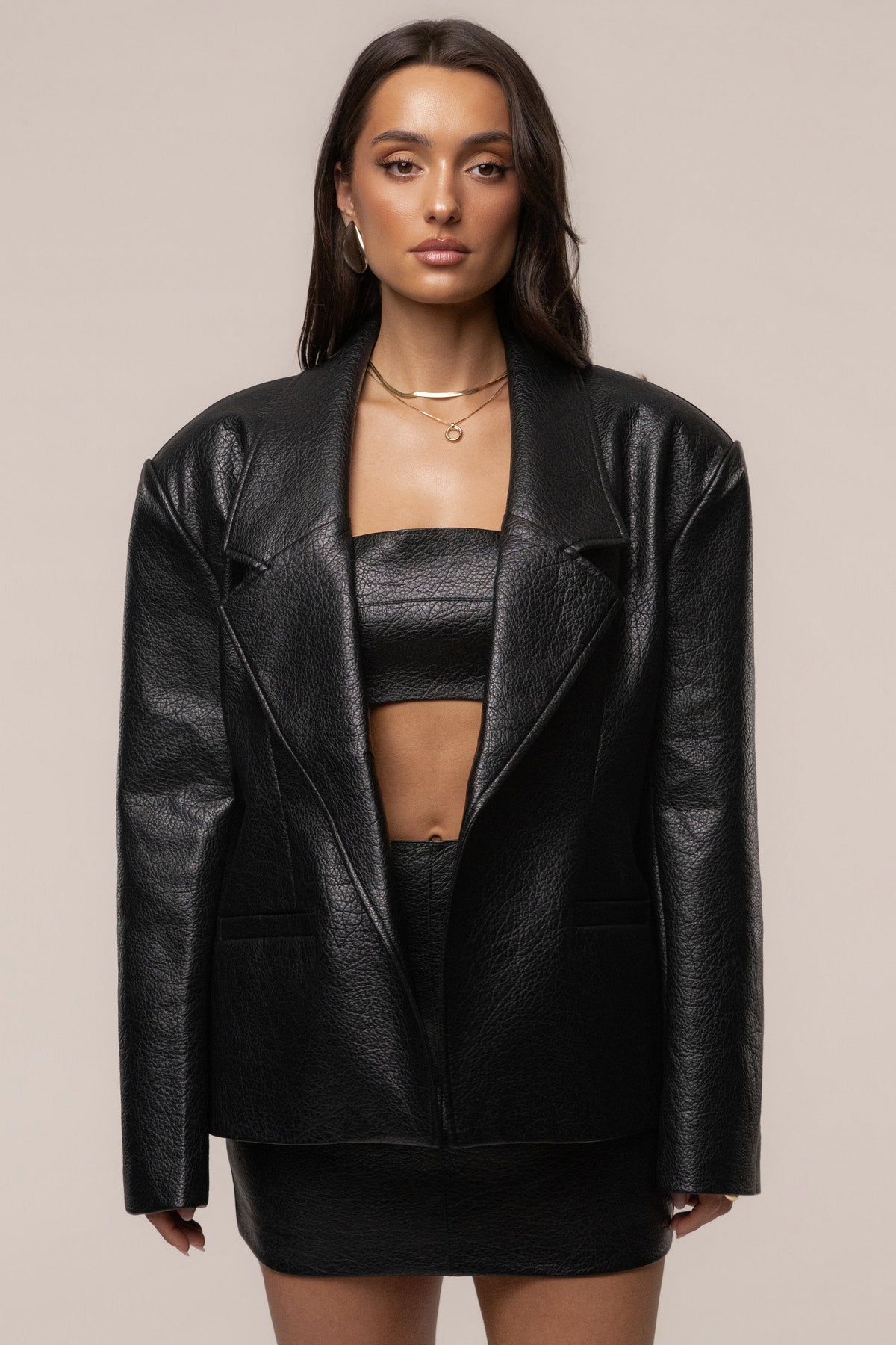 «Allure structurée» — veste oversize, noire
