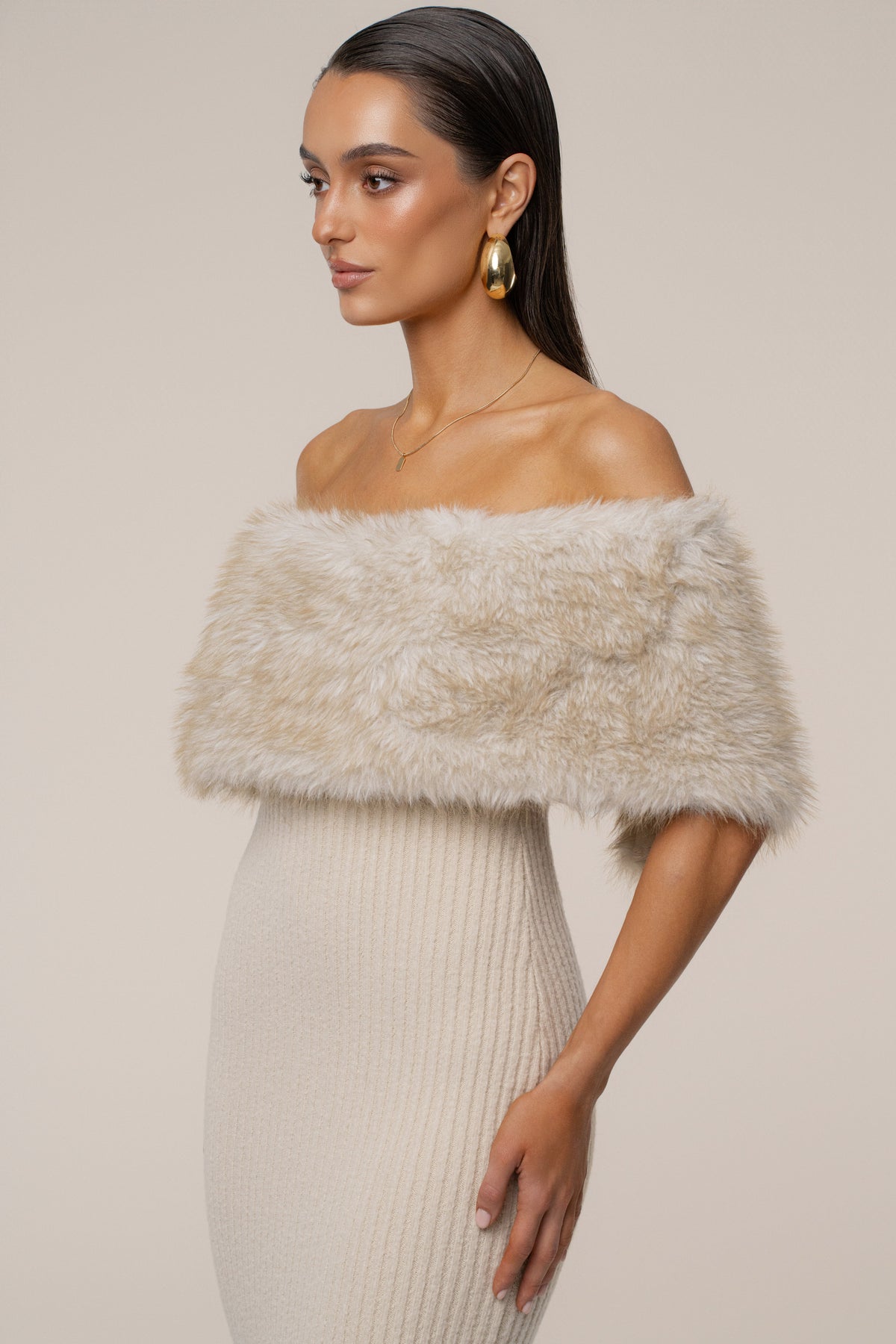 «Éclat givré» — robe longue, taupe.