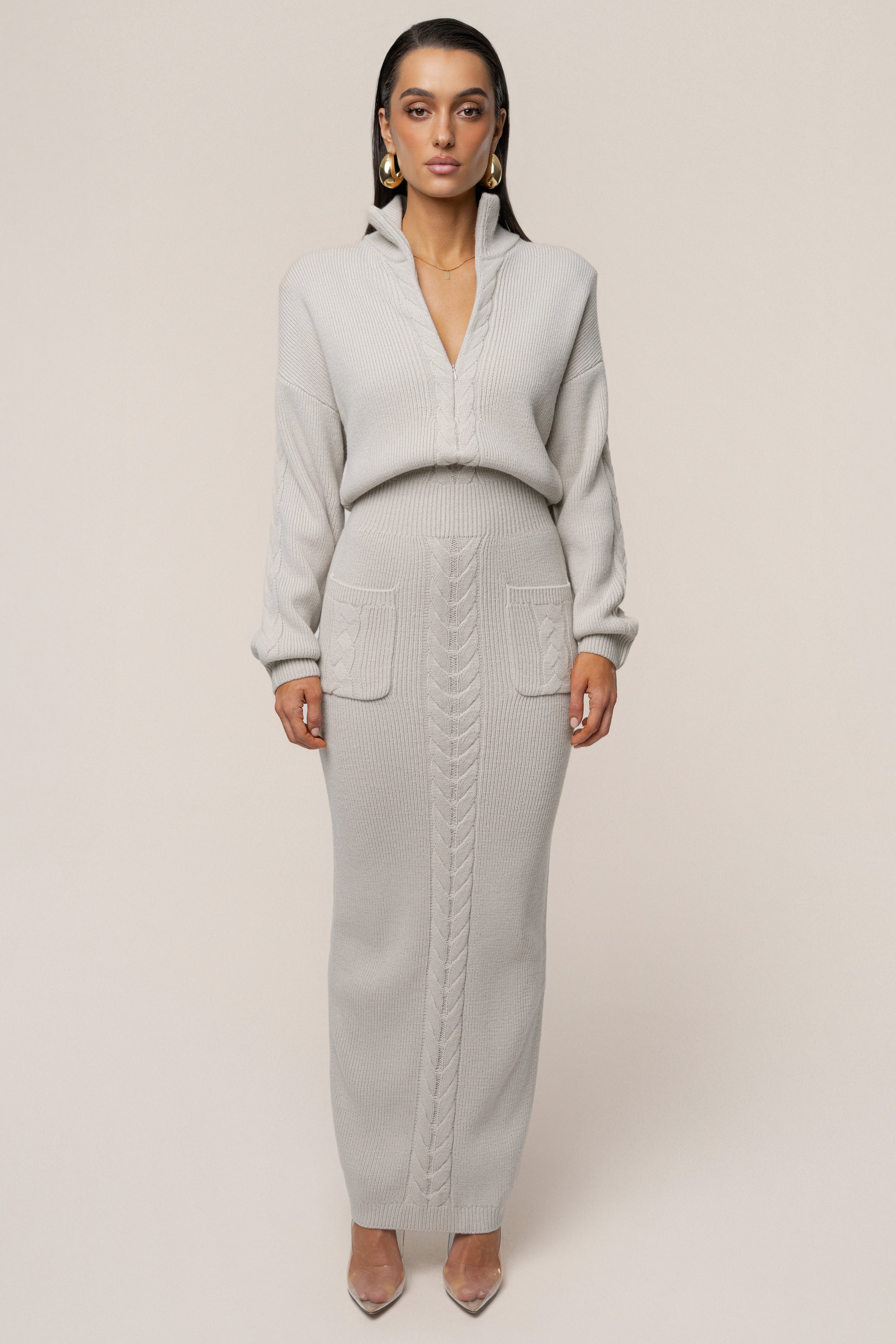 « Douceur » — Robe Longue en Maille Câble, Pierre